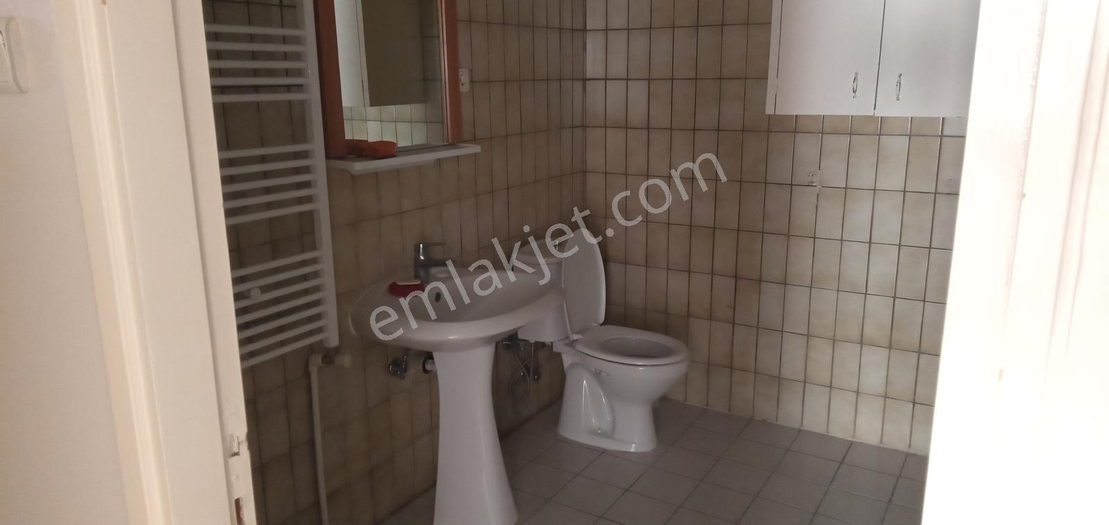 Karşıyakada 3+1 Üç Cepheli Köşe Ve Ara Kat Merkezi Lokasyon - Görsel 19