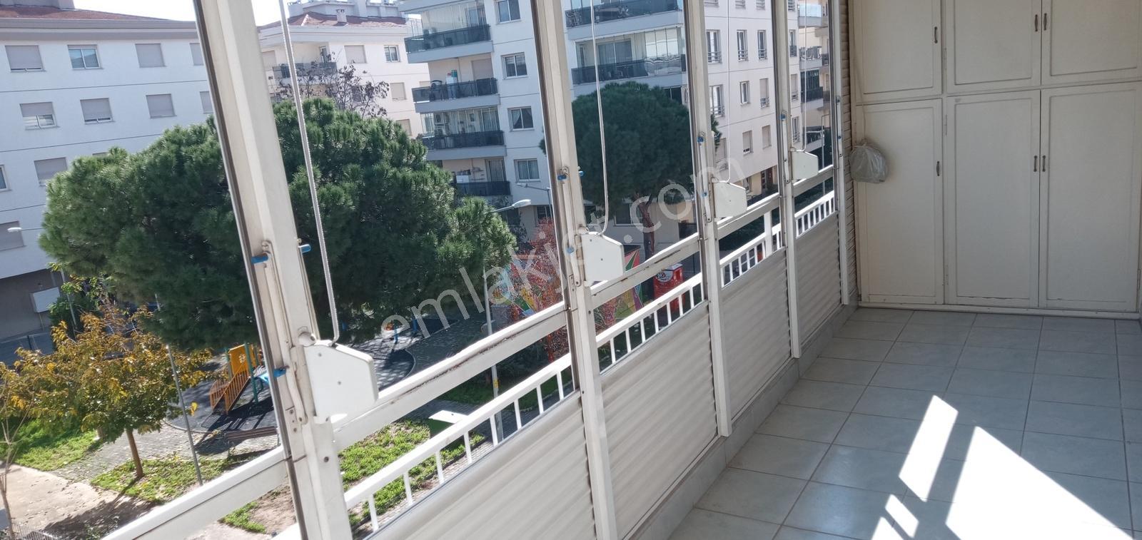 Karşıyakada 3+1 Üç Cepheli Köşe Ve Ara Kat Merkezi Lokasyon