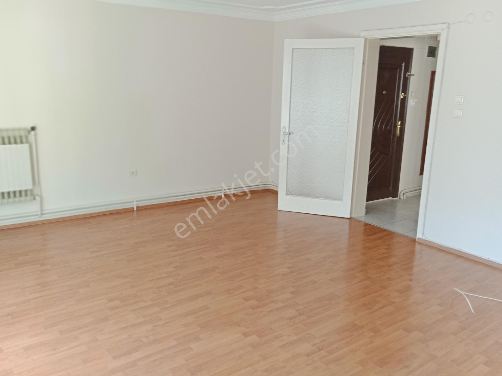 Karşıyakada 3+1 Üç Cepheli Köşe Ve Ara Kat Merkezi Lokasyon - Görsel 2