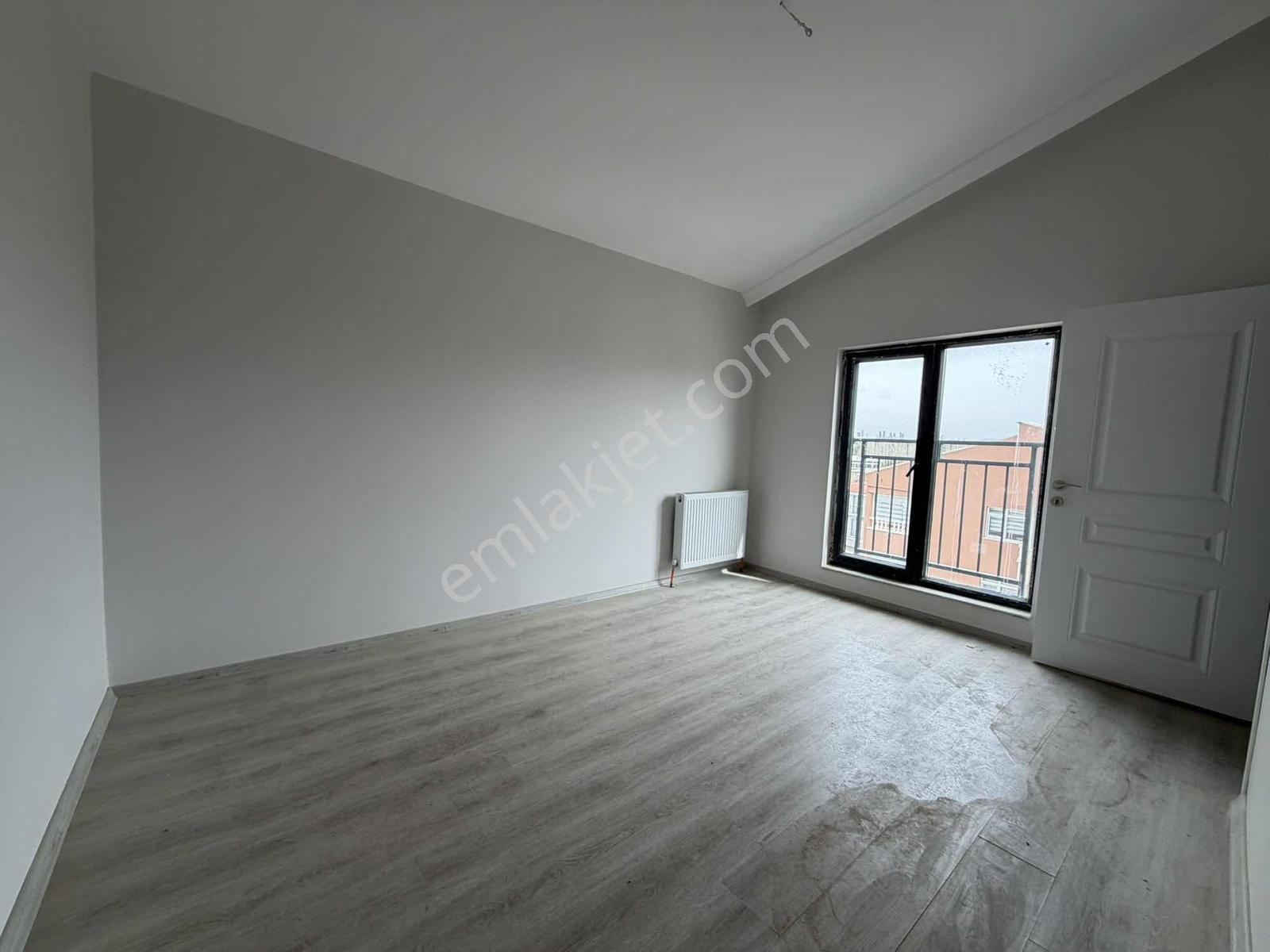Alaçatı'dan/caddeye Yakın/çatı Eğimsiz/iskanlı/4+1 Dubleks Daire - Görsel 2