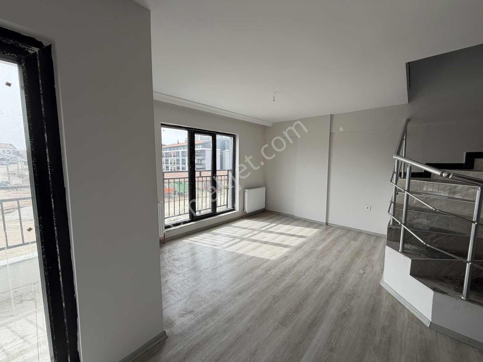Alaçatı'dan/caddeye Yakın/çatı Eğimsiz/iskanlı/4+1 Dubleks Daire - Görsel 9