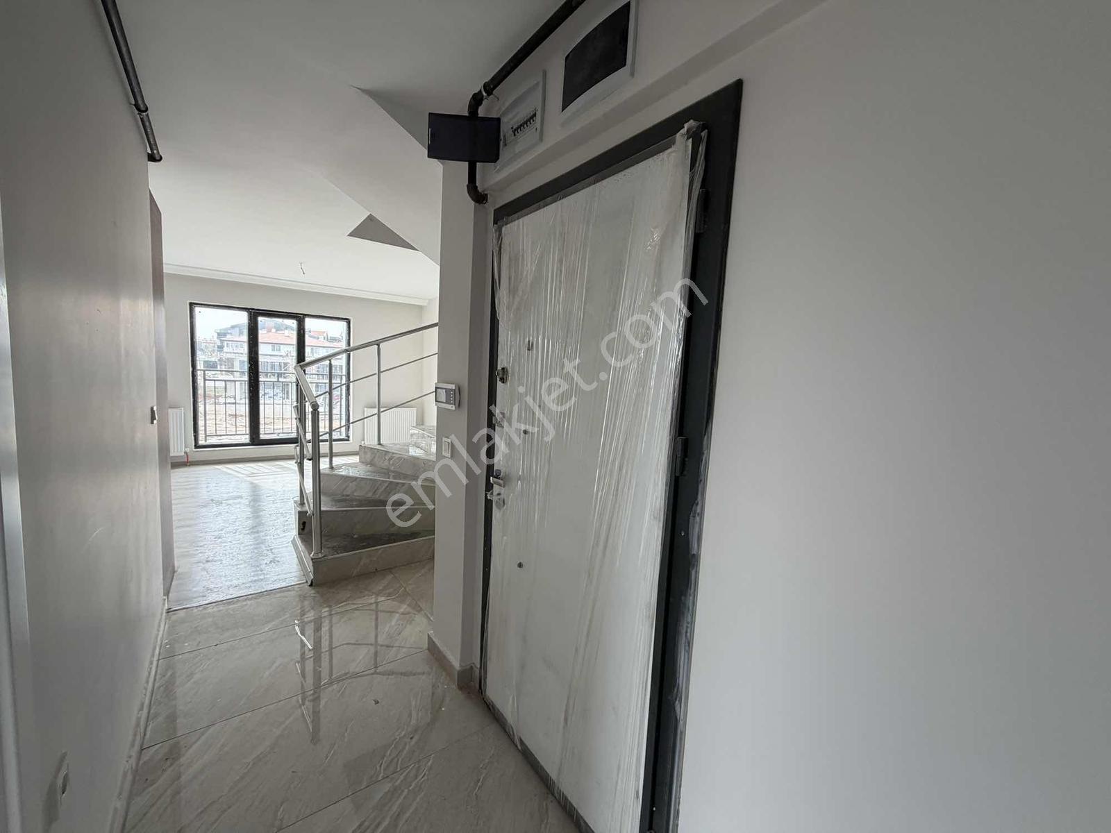 Alaçatı'dan/caddeye Yakın/çatı Eğimsiz/iskanlı/4+1 Dubleks Daire - Görsel 21
