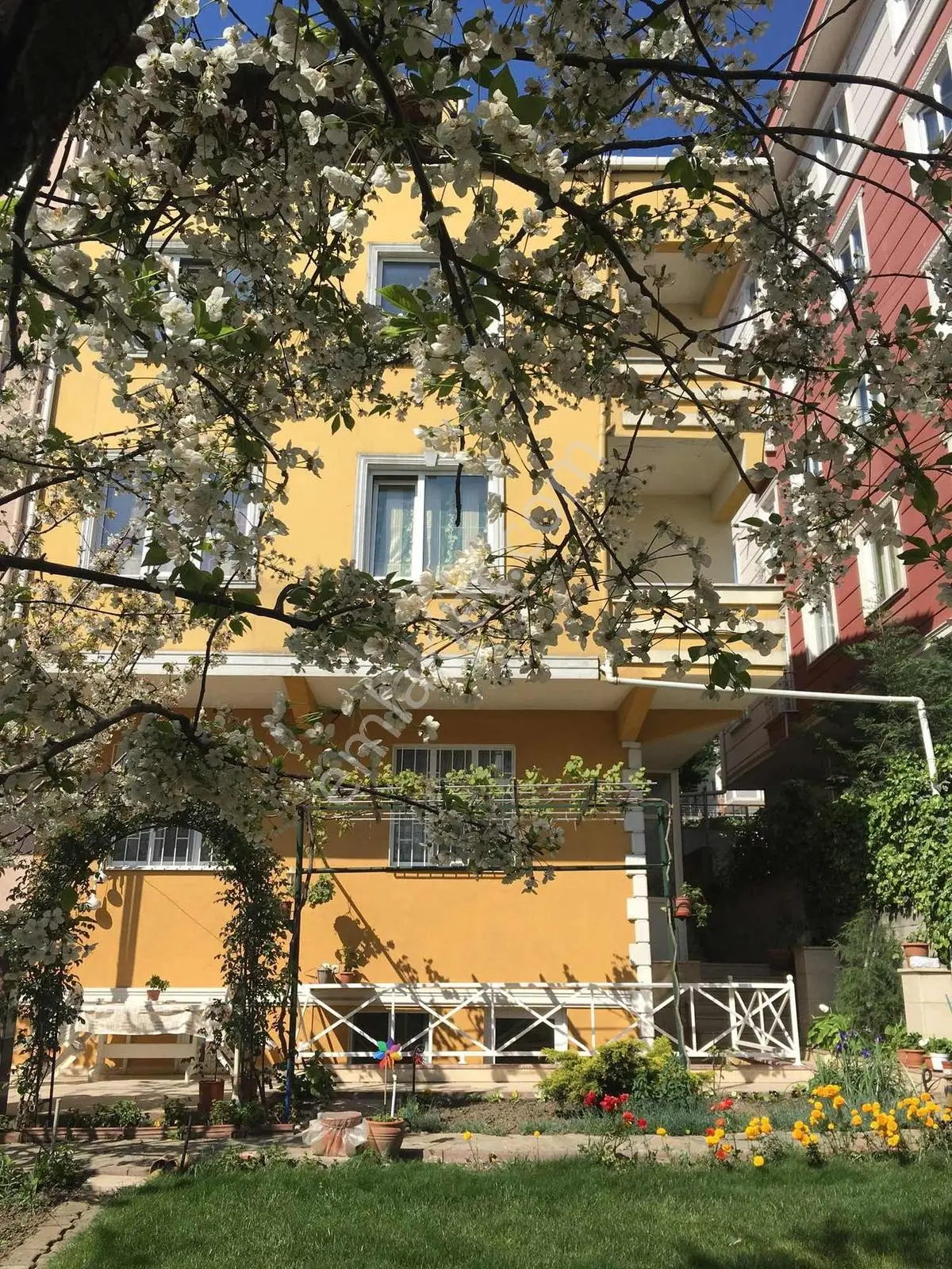 Kat Karşılığına Uygun Beylikdüzü Yakuplu Mah. 333m² 3 Katlı Ev