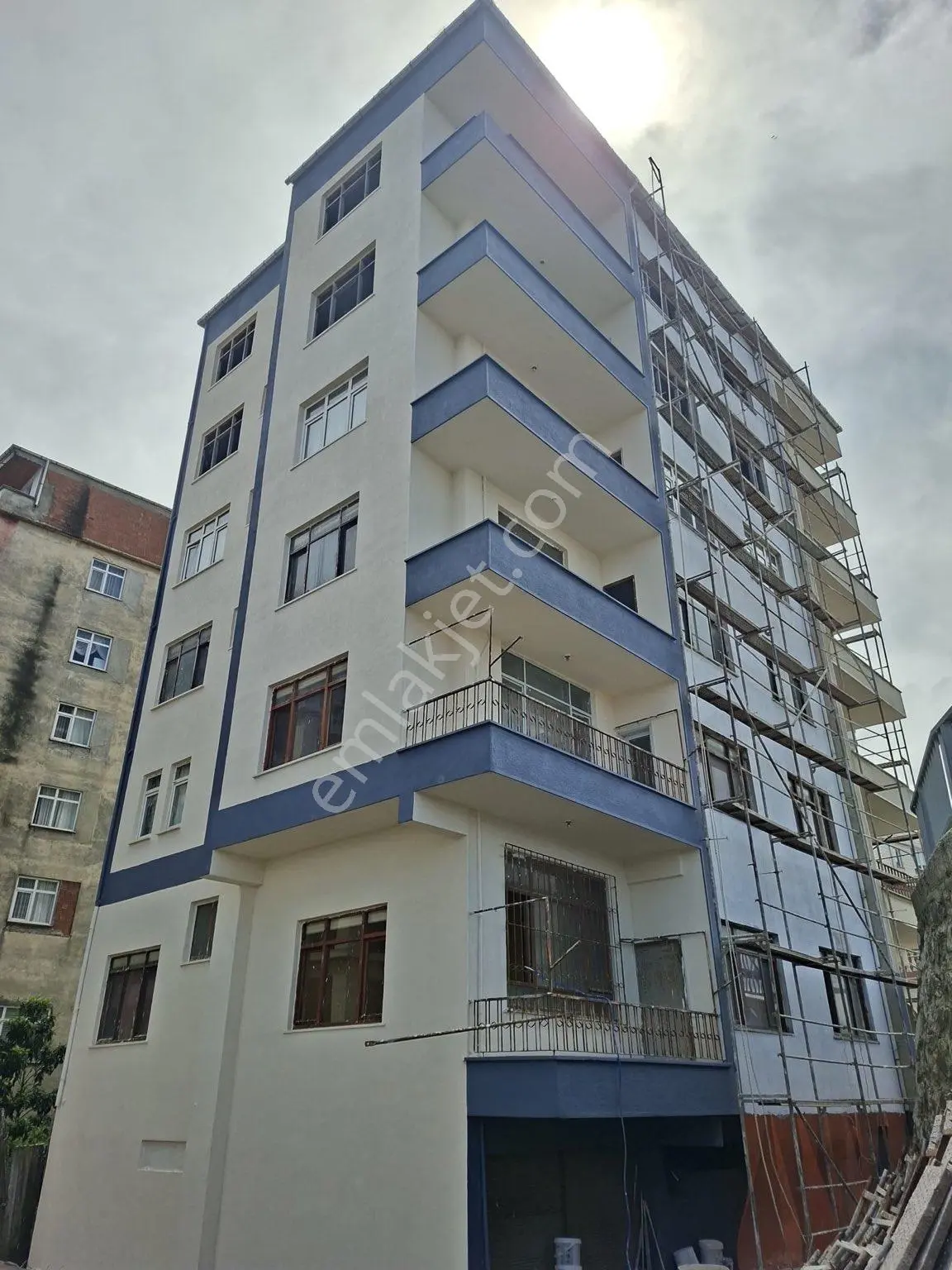 En Ön Sırada Kapanmaz Deniz Manzaralı Yatırımlık Kelepir Bina - Görsel 6