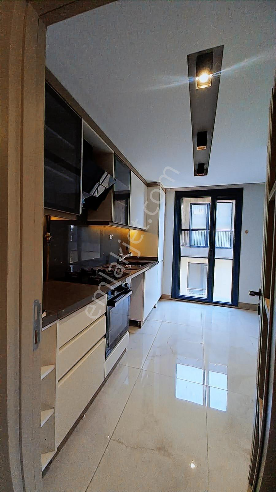 Çengelköy Kaldırım Caddesi Lim Bahçe 2+1 Ara Kat Lüks 110m2 - Görsel 10