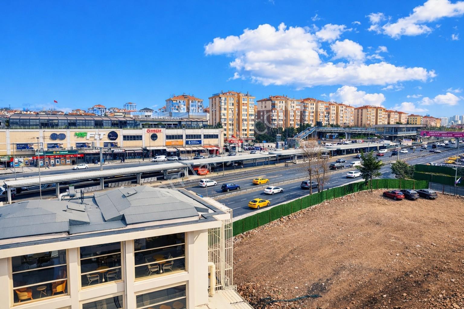E-5 Üzerinde Metro & Metrobüse Yakın 220m² Net Geniş 4+1 Daire - Görsel 6