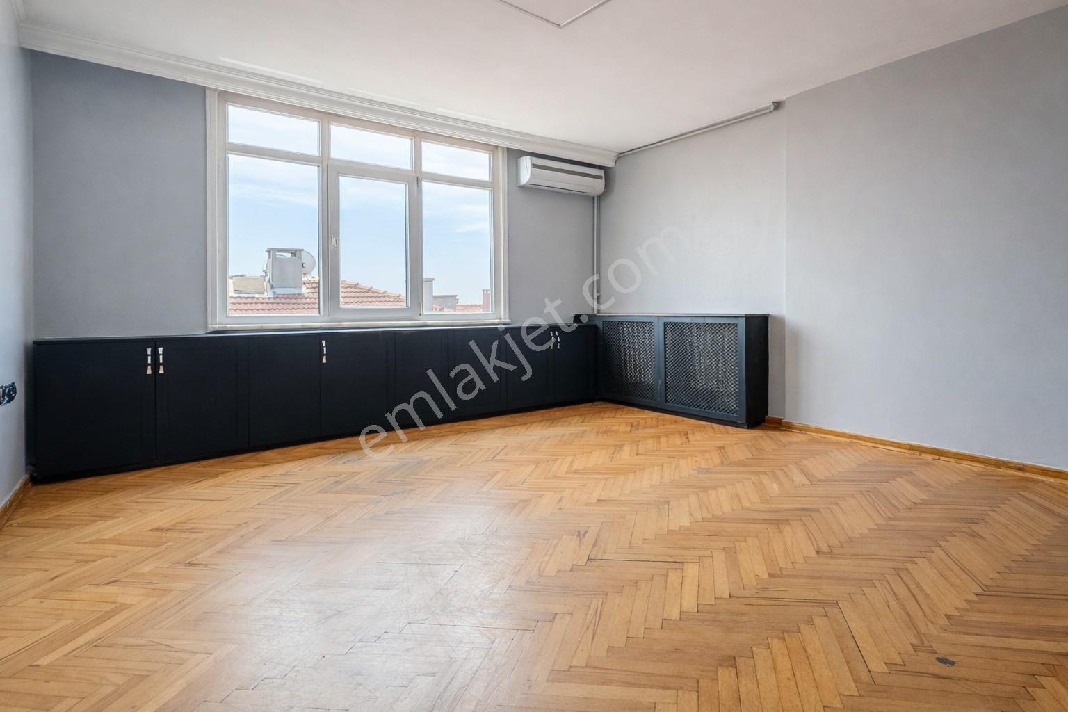 E-5 Üzerinde Metro & Metrobüse Yakın 220m² Net Geniş 4+1 Daire - Görsel 4