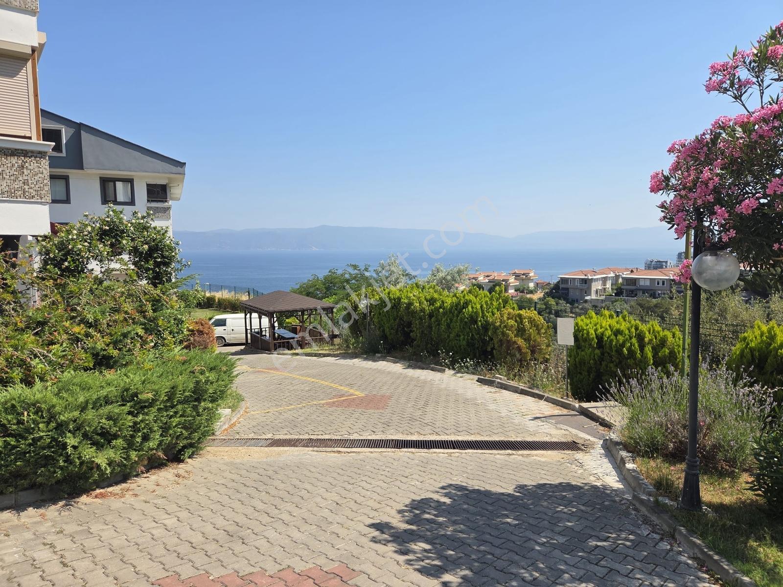 Havuzlu,güvenlikli Sitede,deniz Manzaralı Kiralık Dubleks Daire - Görsel 2