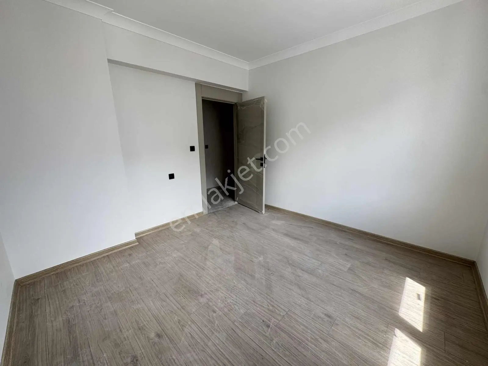 Tanrıverdı'den Kiralık Atatürk Mah Arakat Önü Açık Kilerli 4+1 - Görsel 5