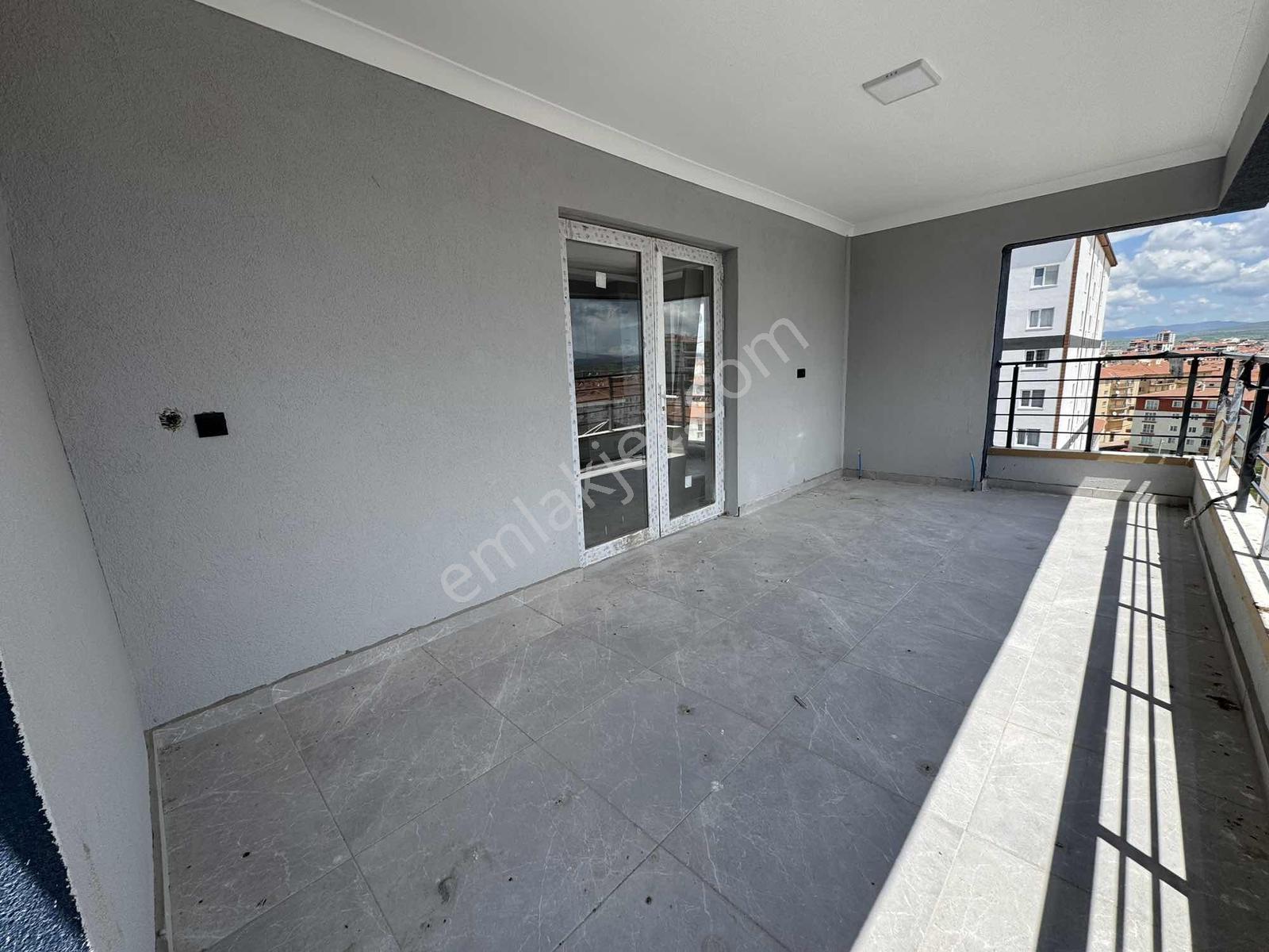 Tanrıverdı'den Kiralık Atatürk Mah Arakat Önü Açık Kilerli 4+1 - Görsel 9