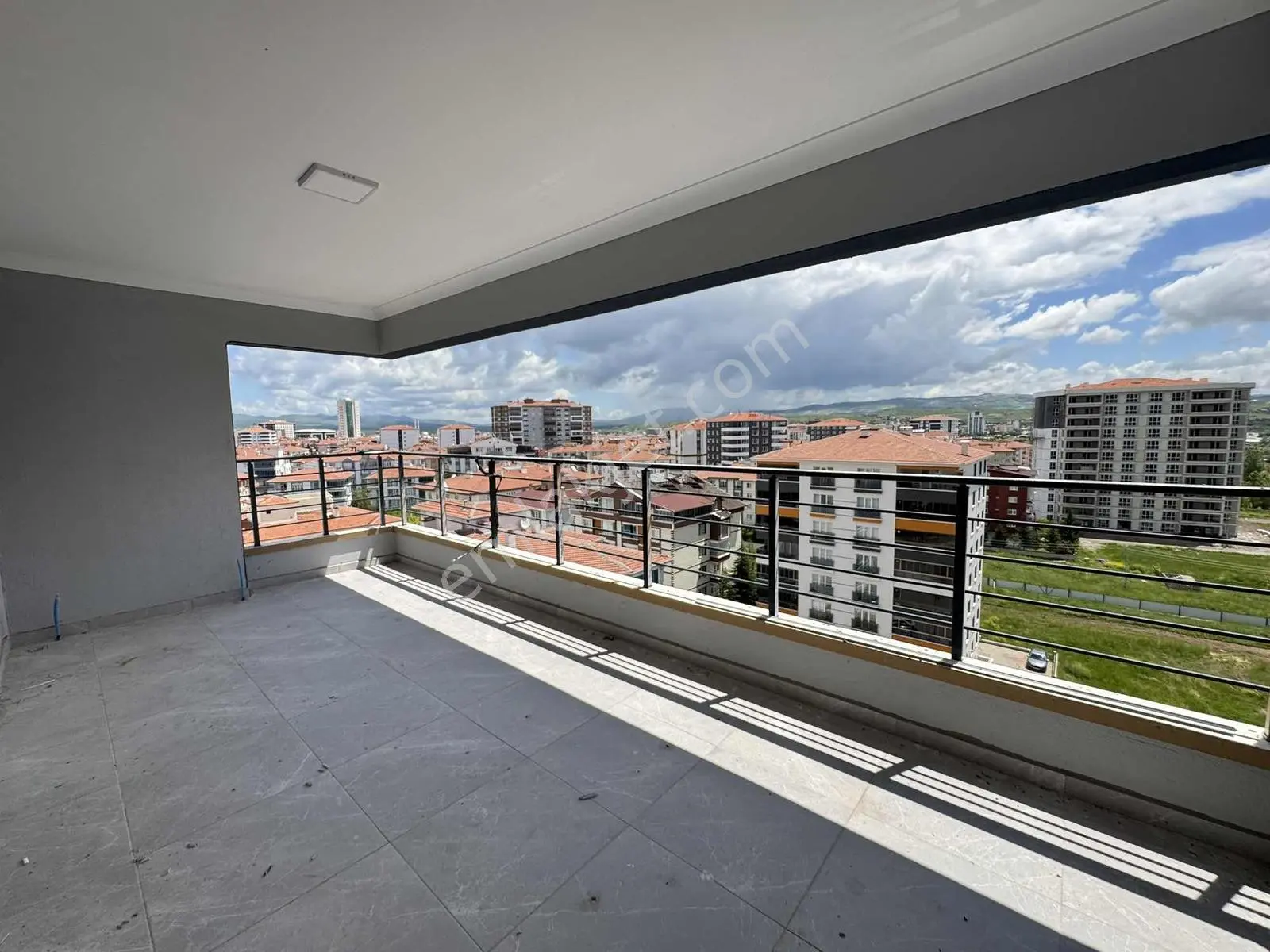 Tanrıverdı'den Kiralık Atatürk Mah Arakat Önü Açık Kilerli 4+1 - Görsel 3