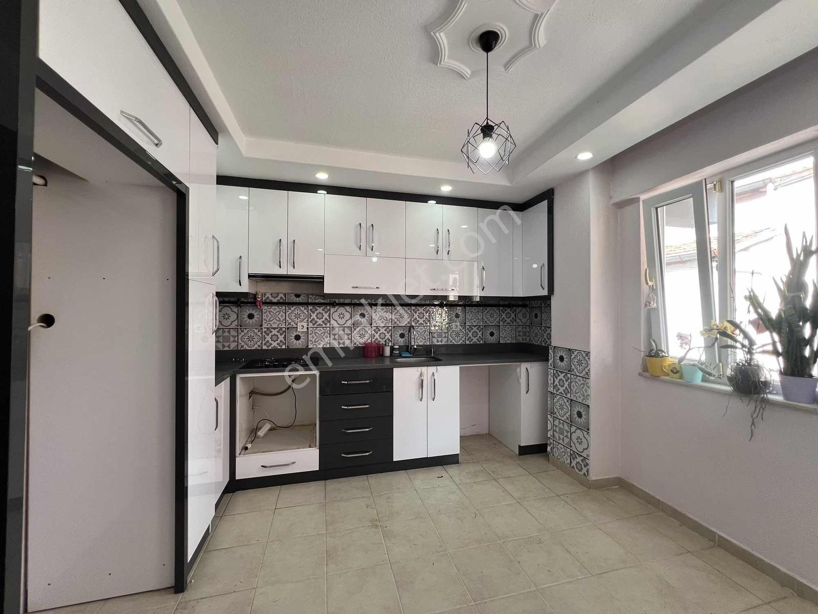 Karaman Kanal Yolunda Kiralık 3+1 Daire - Görsel 2