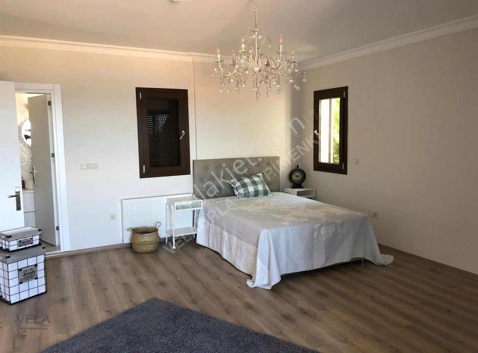 Urla İskele'de Deniz Manzaralı, Eşyalı Kiralık Villa (3+1) - Görsel 17
