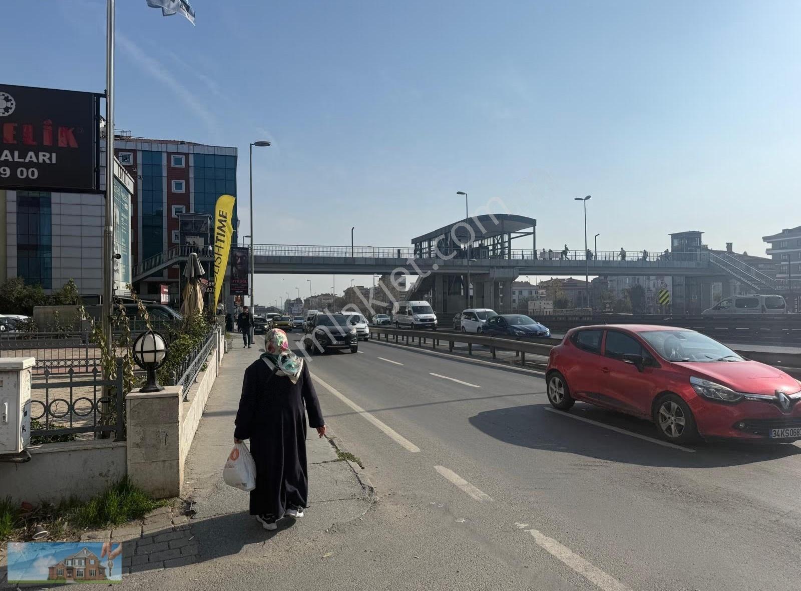 Avcılar Gümüşpala'da E-5'e 30m, 430m² Çift Katlı Dükkan