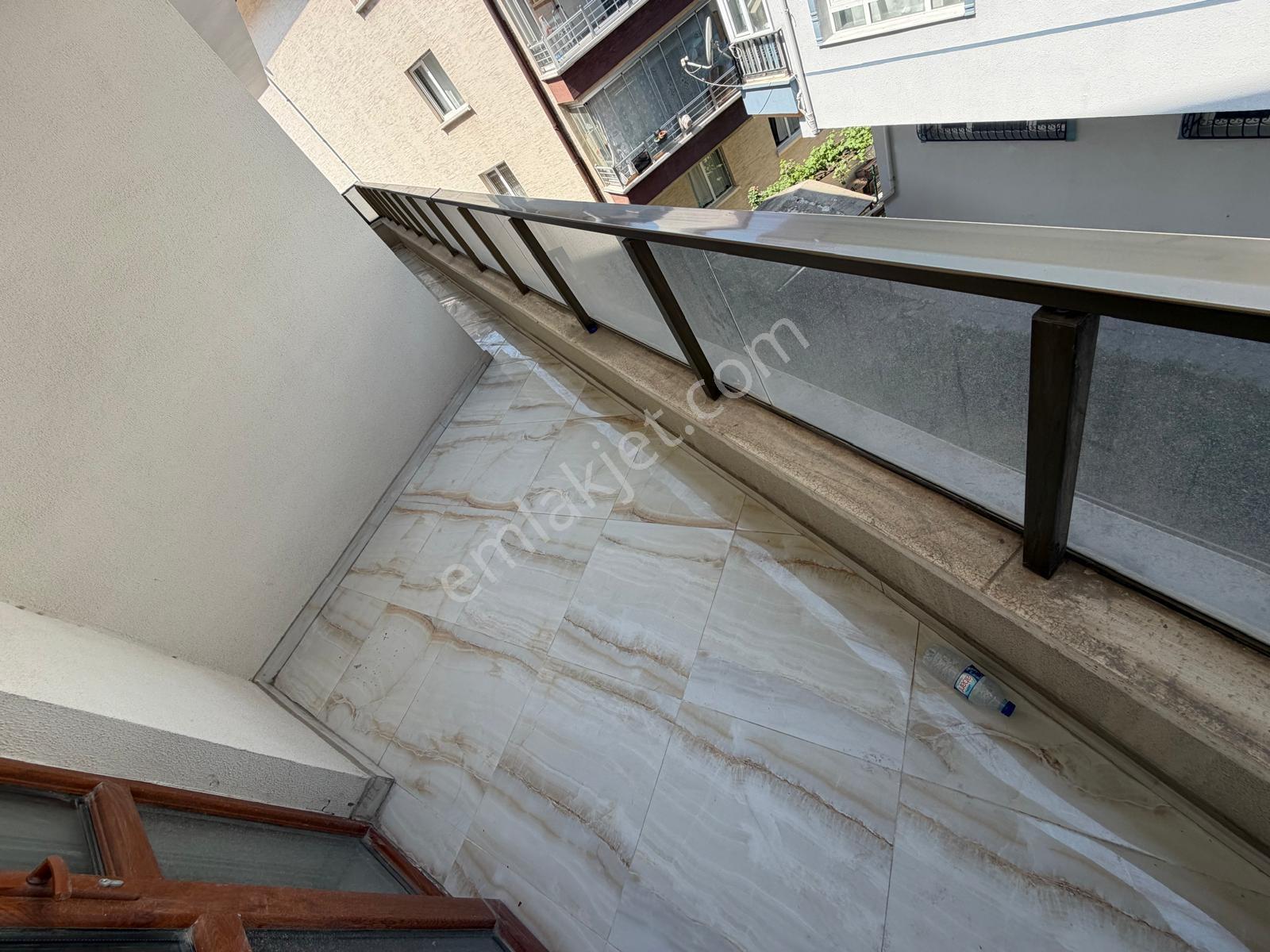 Başkent Caddesinde Yeni Bina Ara Katta Full Yapılı 3+1 - Görsel 21