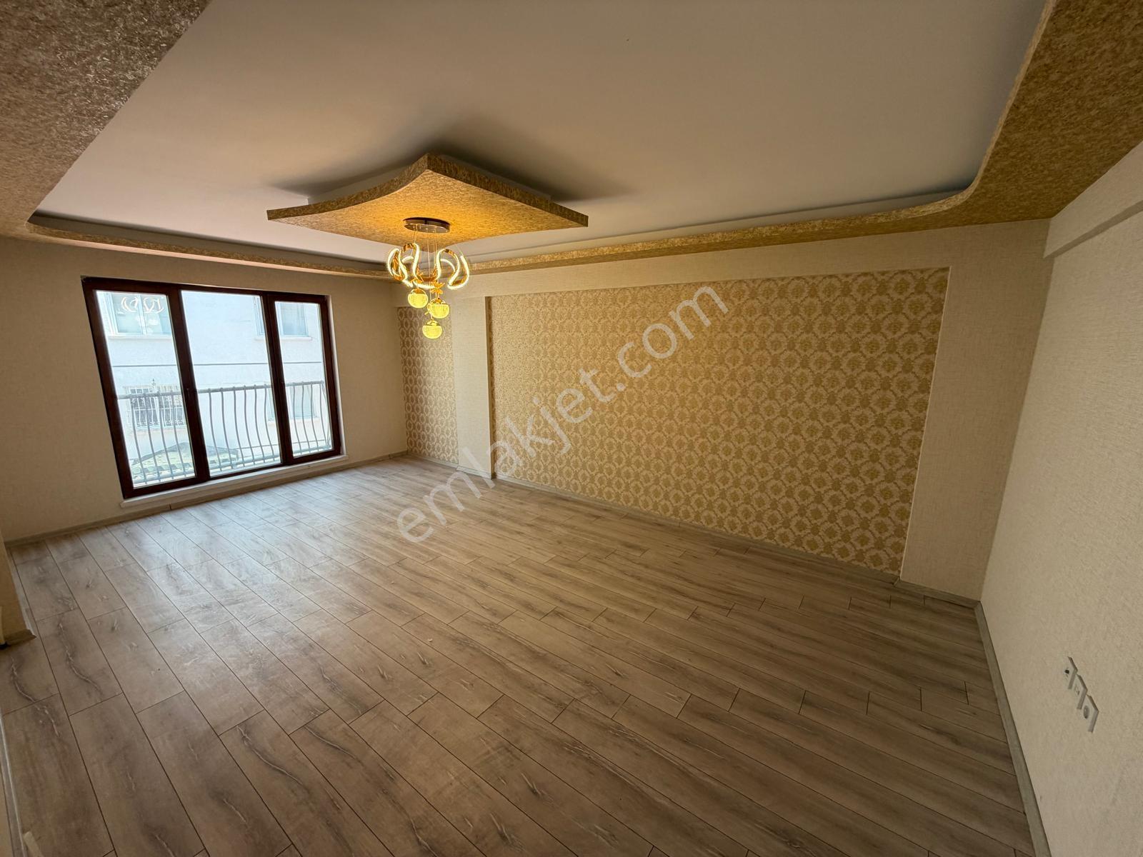 Başkent Caddesinde Yeni Bina Ara Katta Full Yapılı 3+1