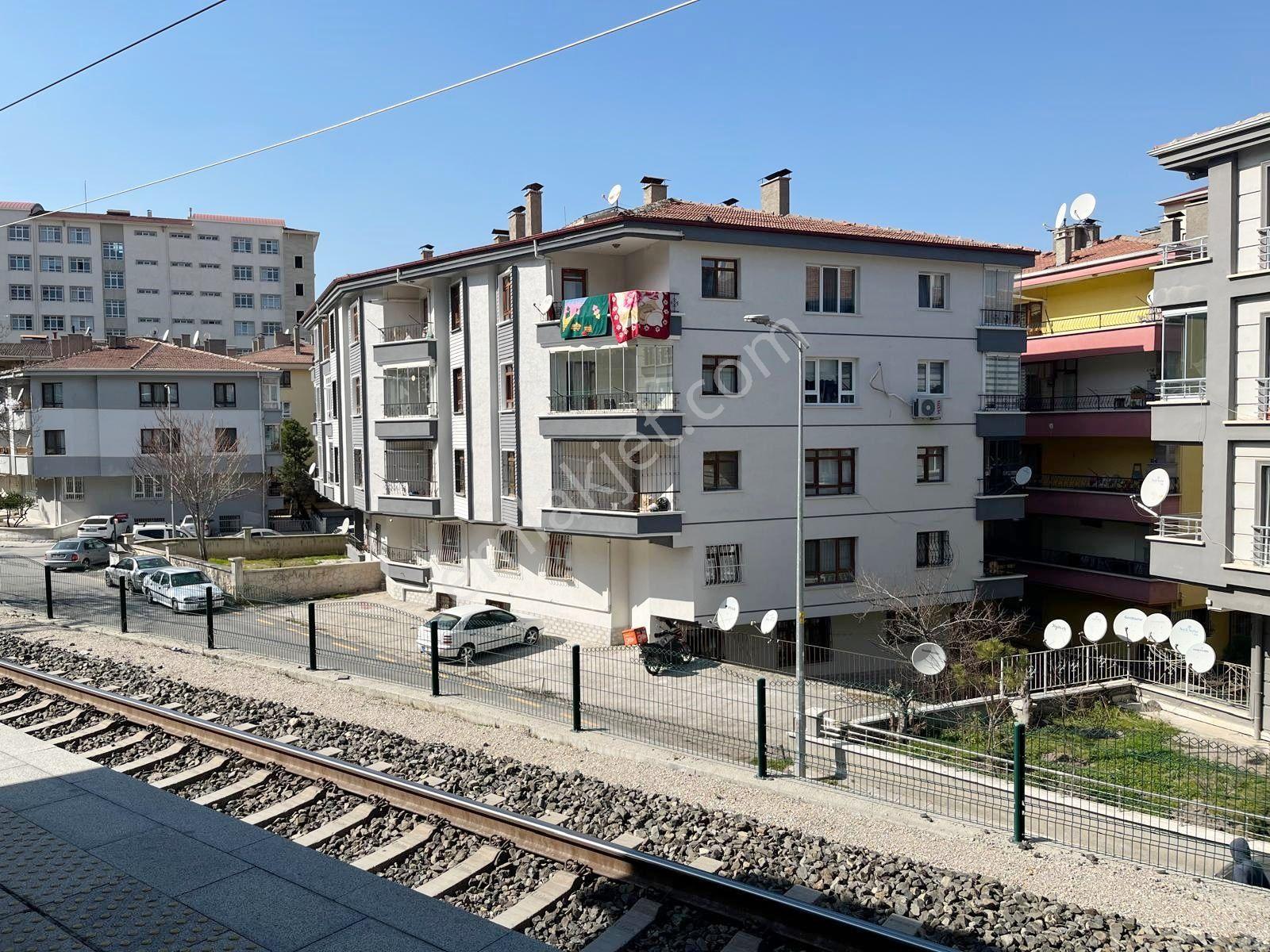 Kent'ten Demirli Bahçede İçi Full Eşyalı Kiracılı Yatırımlık Fırsat Dairesi