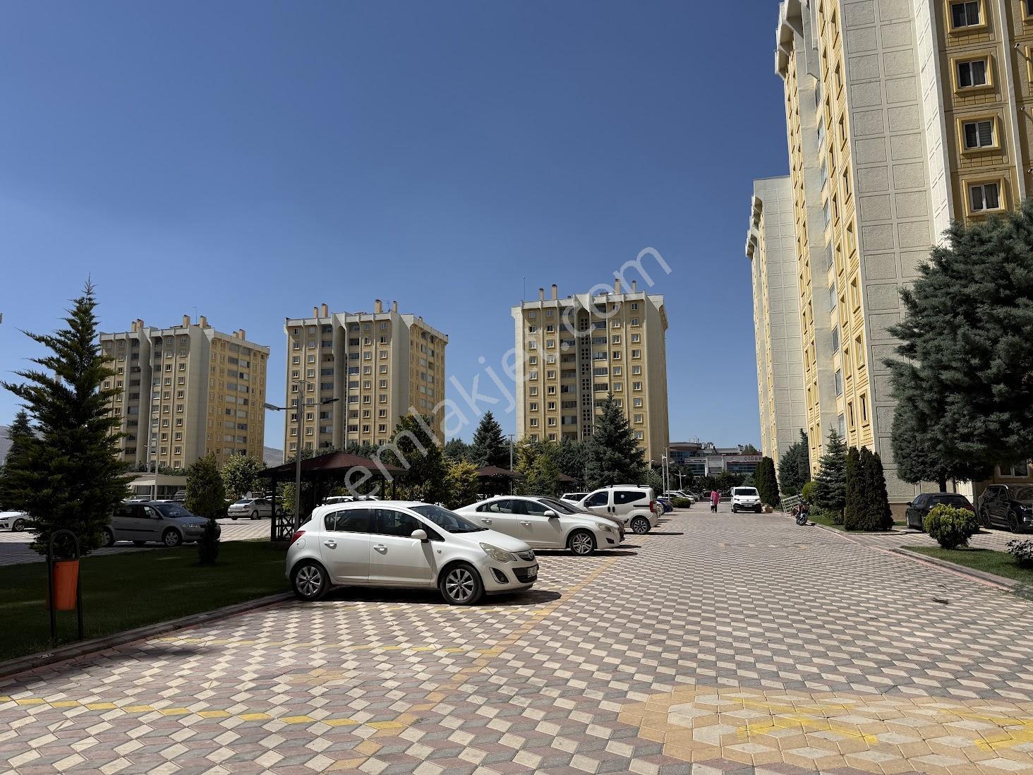 Mustafa Kara'dan Yenikent Kardelen Konutlarnda Kiralık 4+1 Daire - Görsel 5