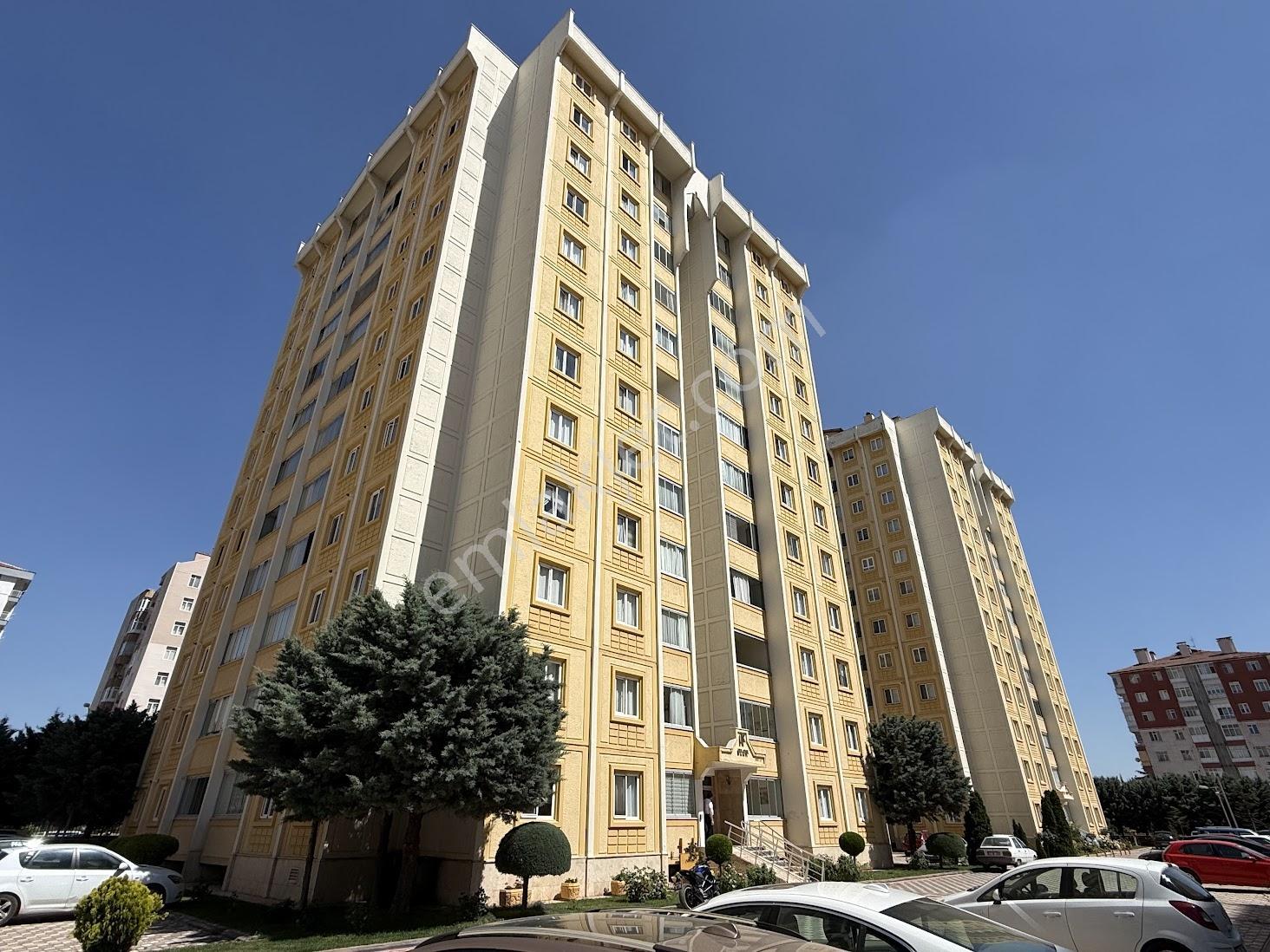 Mustafa Kara'dan Yenikent Kardelen Konutlarnda Satılık 4+1 Daire