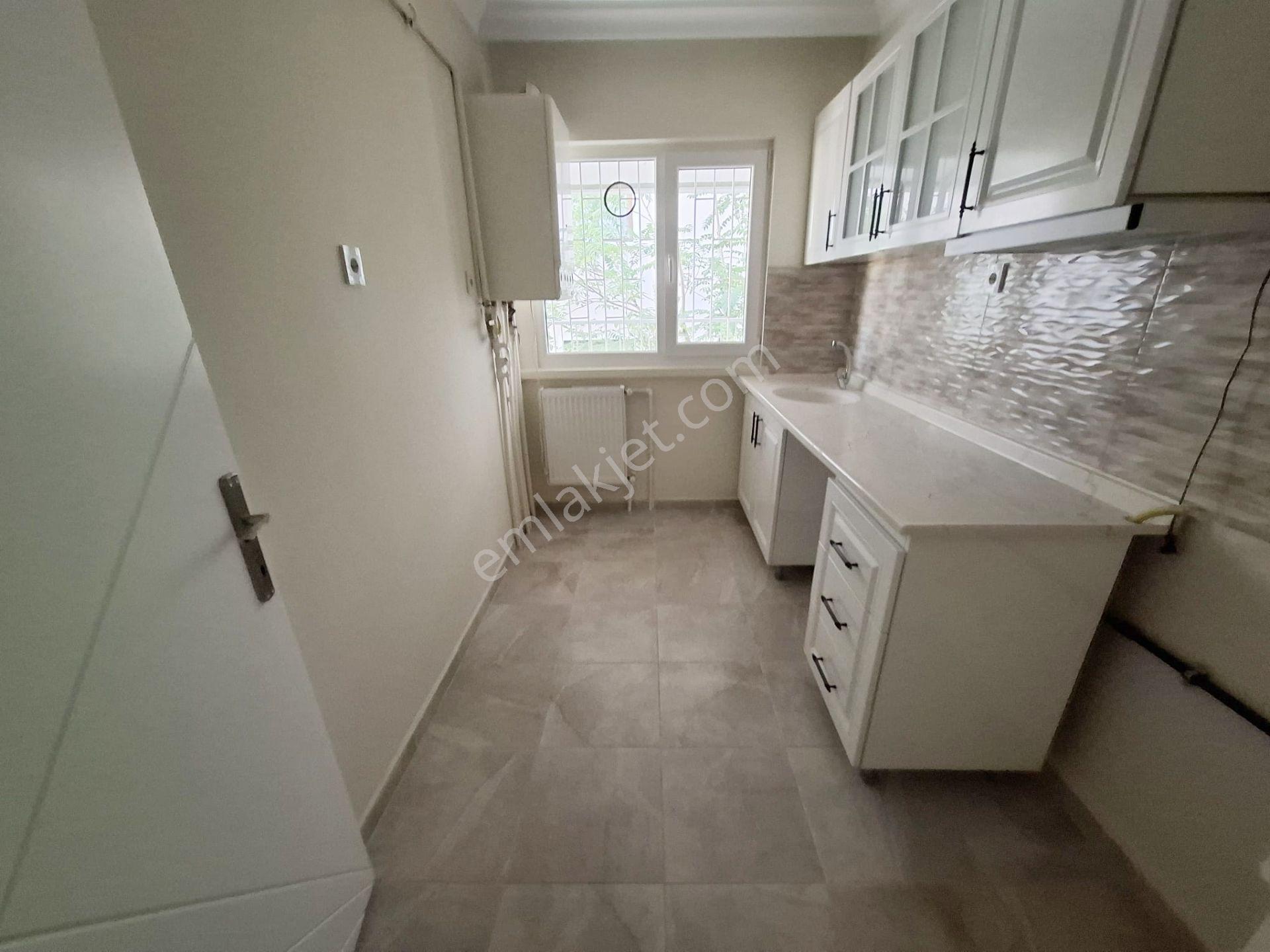 İncirli Merkezde 2+1 Ful Yapılı Düz Giriş Altında Daire Var - Görsel 3