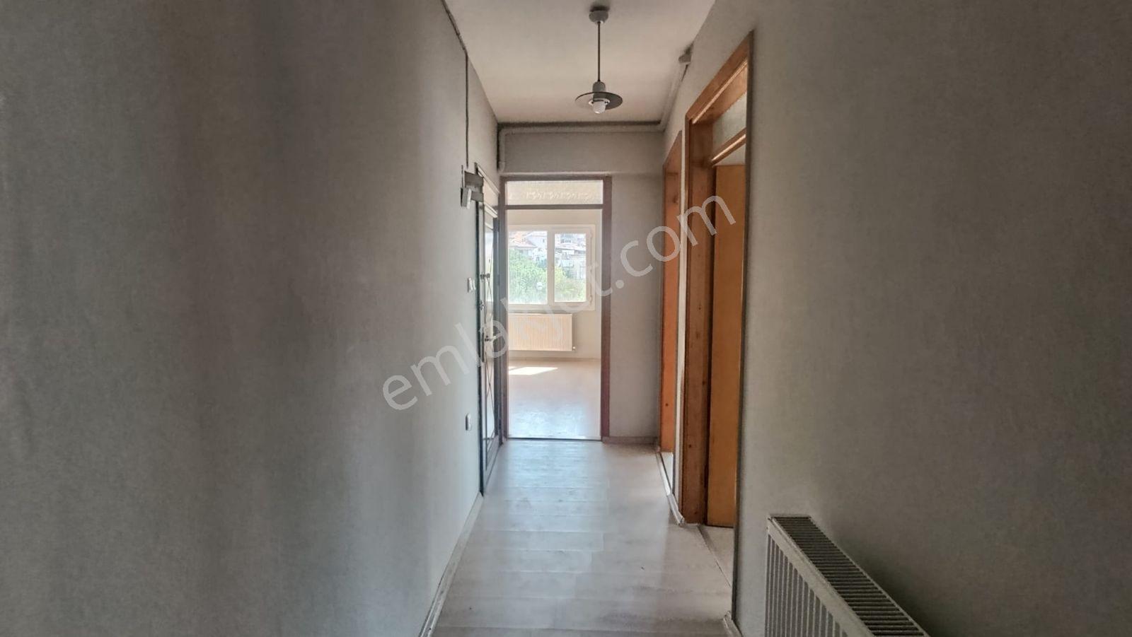 Selçuk Cumhuriyet Mahallesi Barış Caddesinde Satılık Daire - Görsel 6