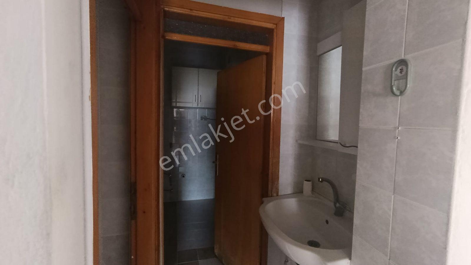 Selçuk Cumhuriyet Mahallesi Barış Caddesinde Satılık Daire - Görsel 11