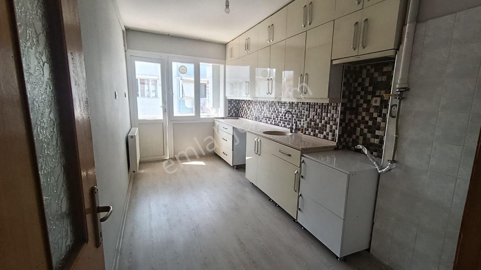 Selçuk Cumhuriyet Mahallesi Barış Caddesinde Satılık Daire - Görsel 10