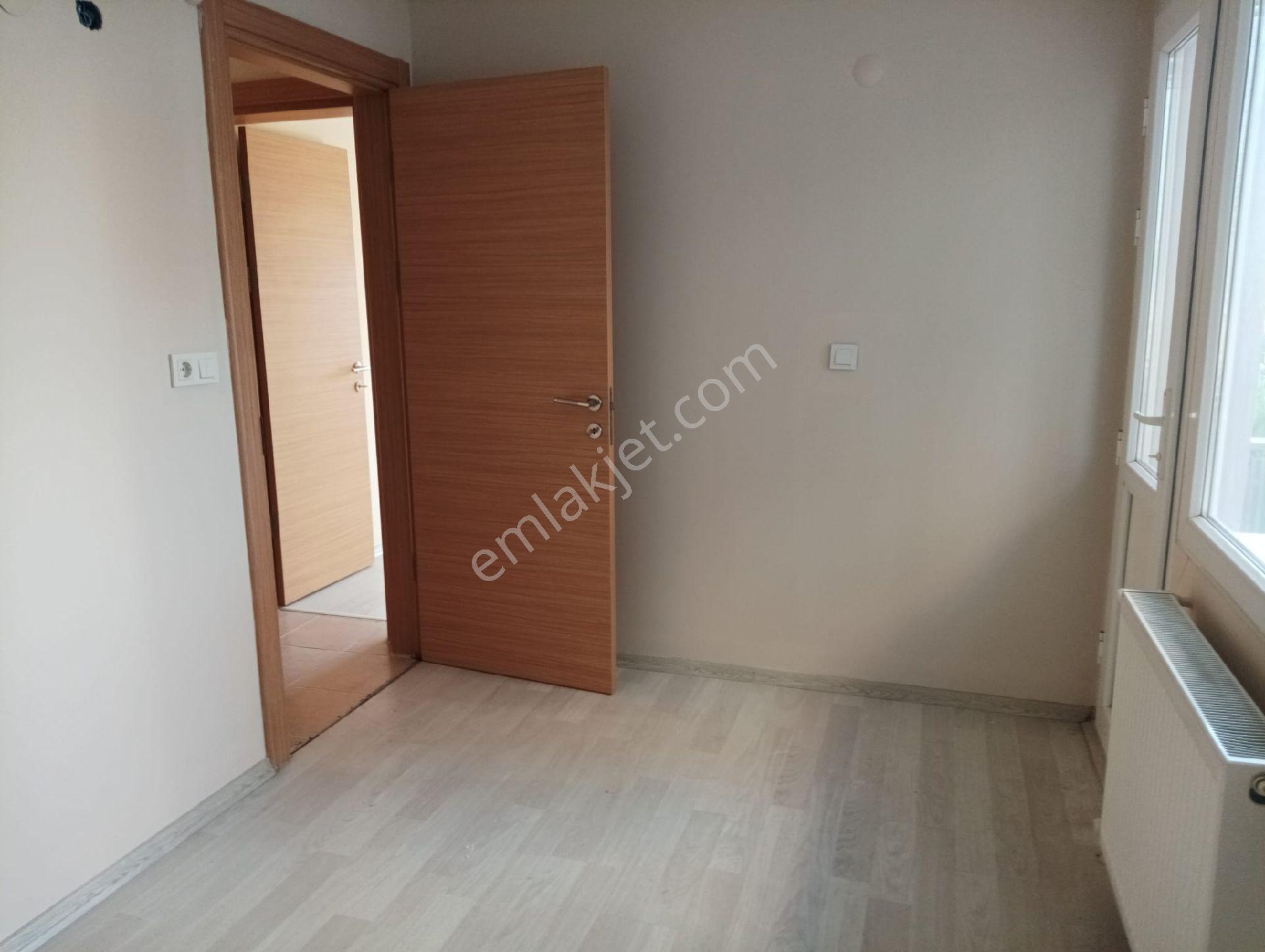 Bergama Atatürk Mah Site İçerisinde 3 Balkonlu Doğalgazlı Kapalı Mutfak 3+1 Geniş Ara Kat Daire - Görsel 12