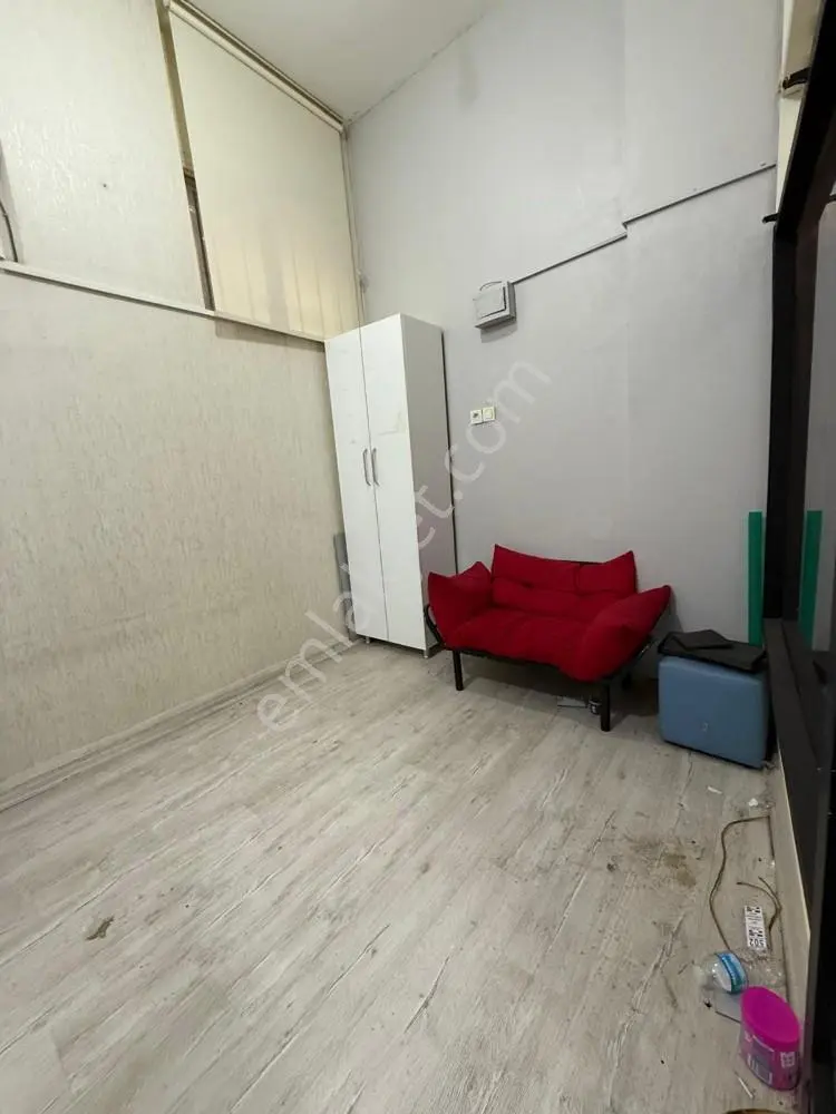 Bakırköyde Merkezi Konum İşhanında Acil Satılık Dükkan - Görsel 2