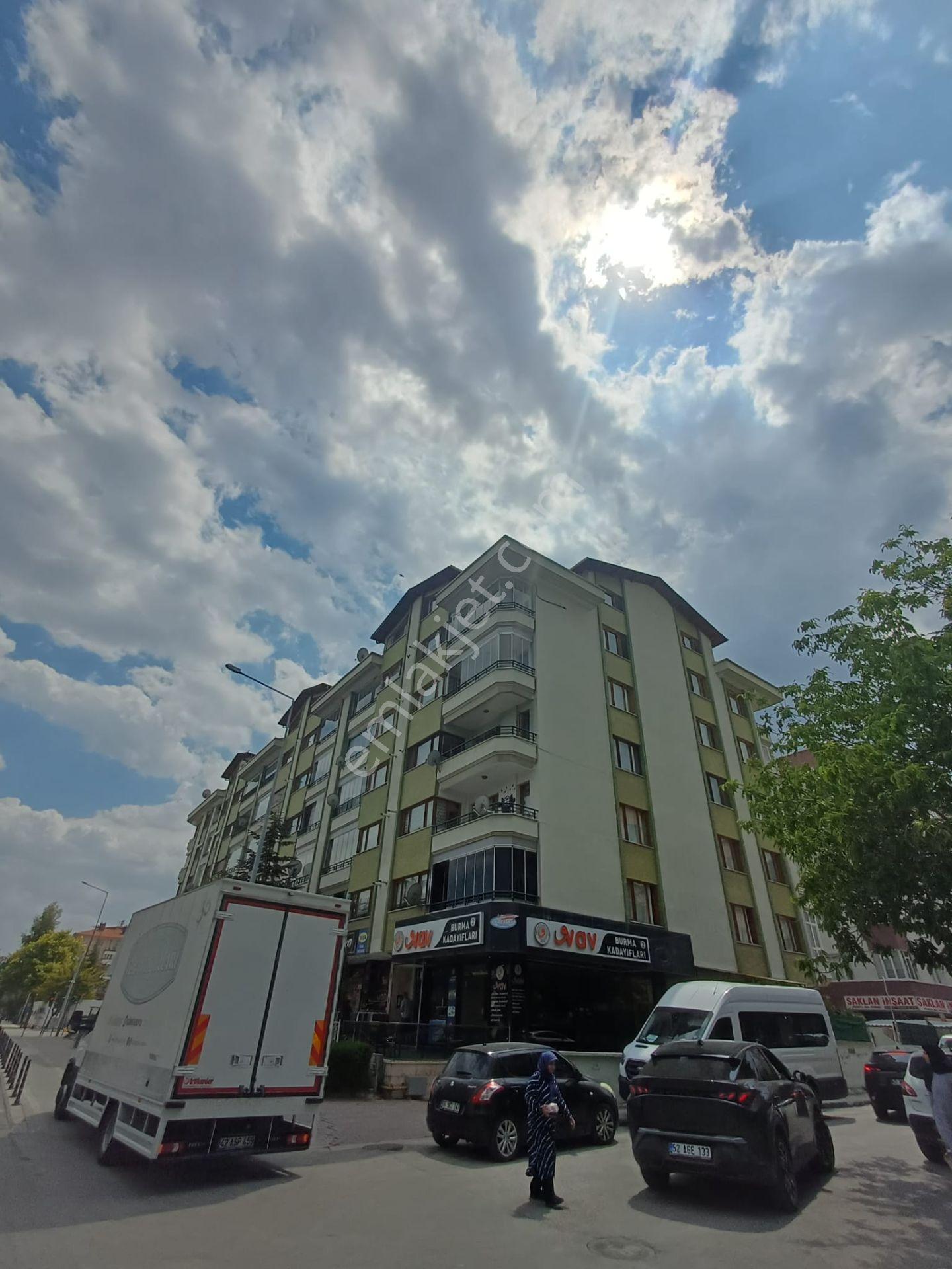 Emrah Çiftci'den Meram Alavardı Mah.yaka Cad.üzeri Satılık 6+1 Mükemmel Dubleks Daire - Görsel 18