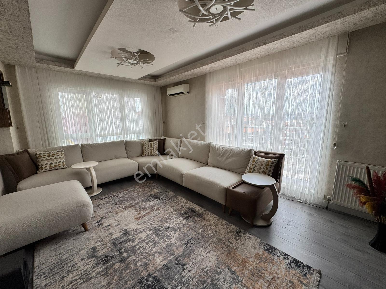 Vip'den Cadde Üzeri Panoramik Manzaralı Lüks Yapılı Dubleks