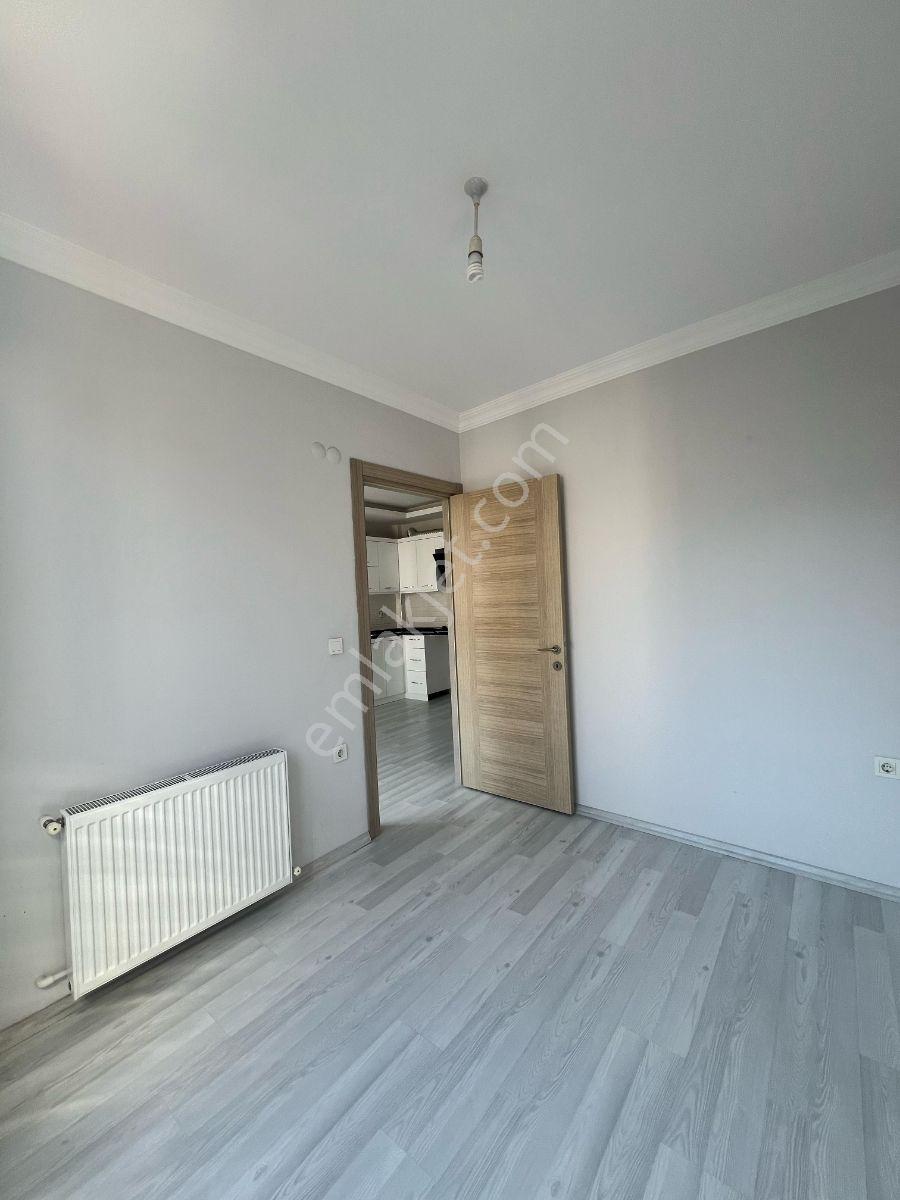 İzmir Buca Yıldız 1+1 Eşyalı Ara Kat Doğalgazlı Asansörlü Satılı - Görsel 8