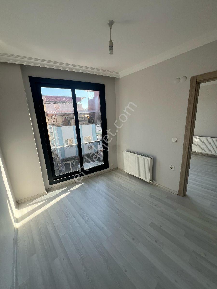 İzmir Buca Yıldız 1+1 Eşyalı Ara Kat Doğalgazlı Asansörlü Satılı - Görsel 2