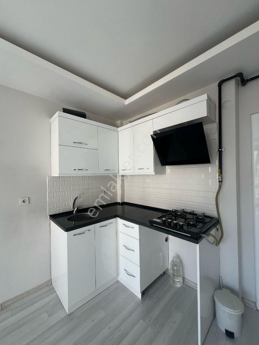 İzmir Buca Yıldız 1+1 Eşyalı Ara Kat Doğalgazlı Asansörlü Satılı - Görsel 7