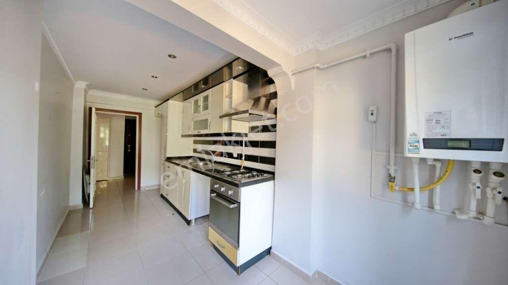 Kaçmaz'dan Altıntepe'de Ferah Oturumlu 2+1 Kiralık Daire..