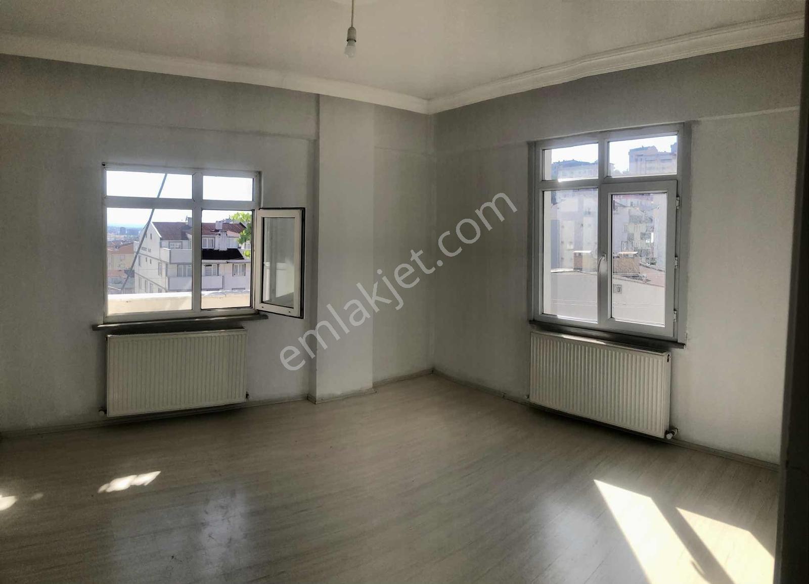 Kılıç Gayrimenkul'den Kubilay Caddesi Yakını 2.5+1