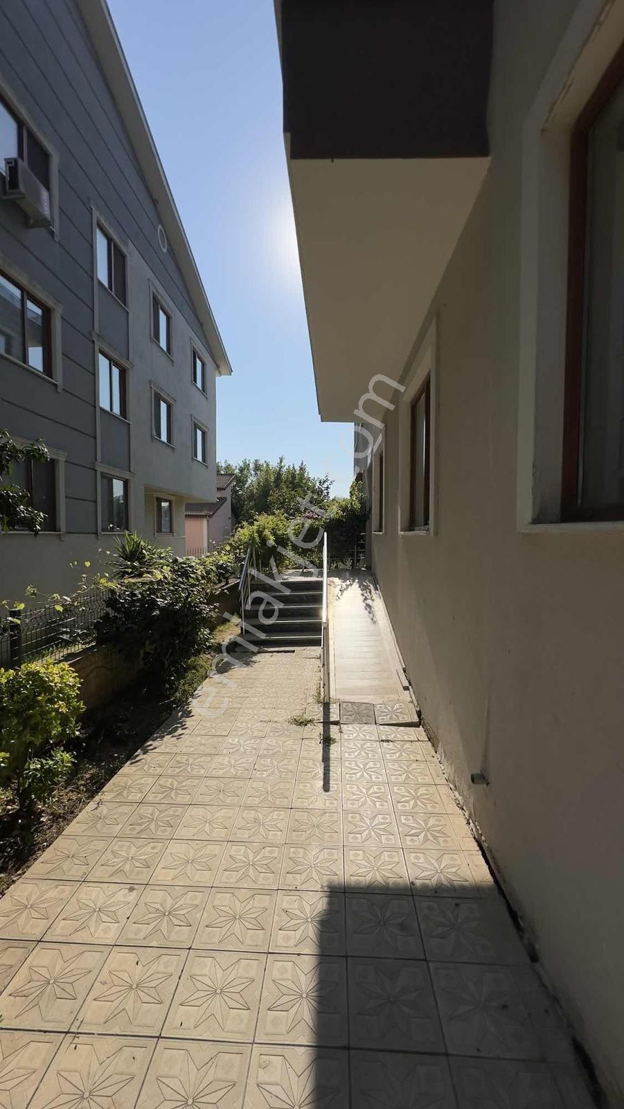 Dere Mahallesinde Eşyalı Kiralık Giriş Kat Geniş 3+1 Daire - Görsel 4