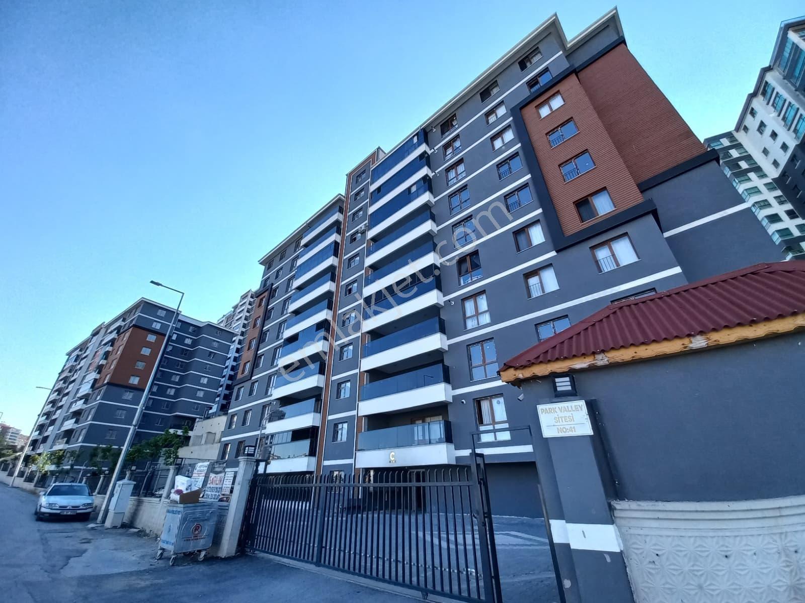 Fahri Korutürkte Park Valley Towersda Satılık 4+1 Daire - Görsel 11