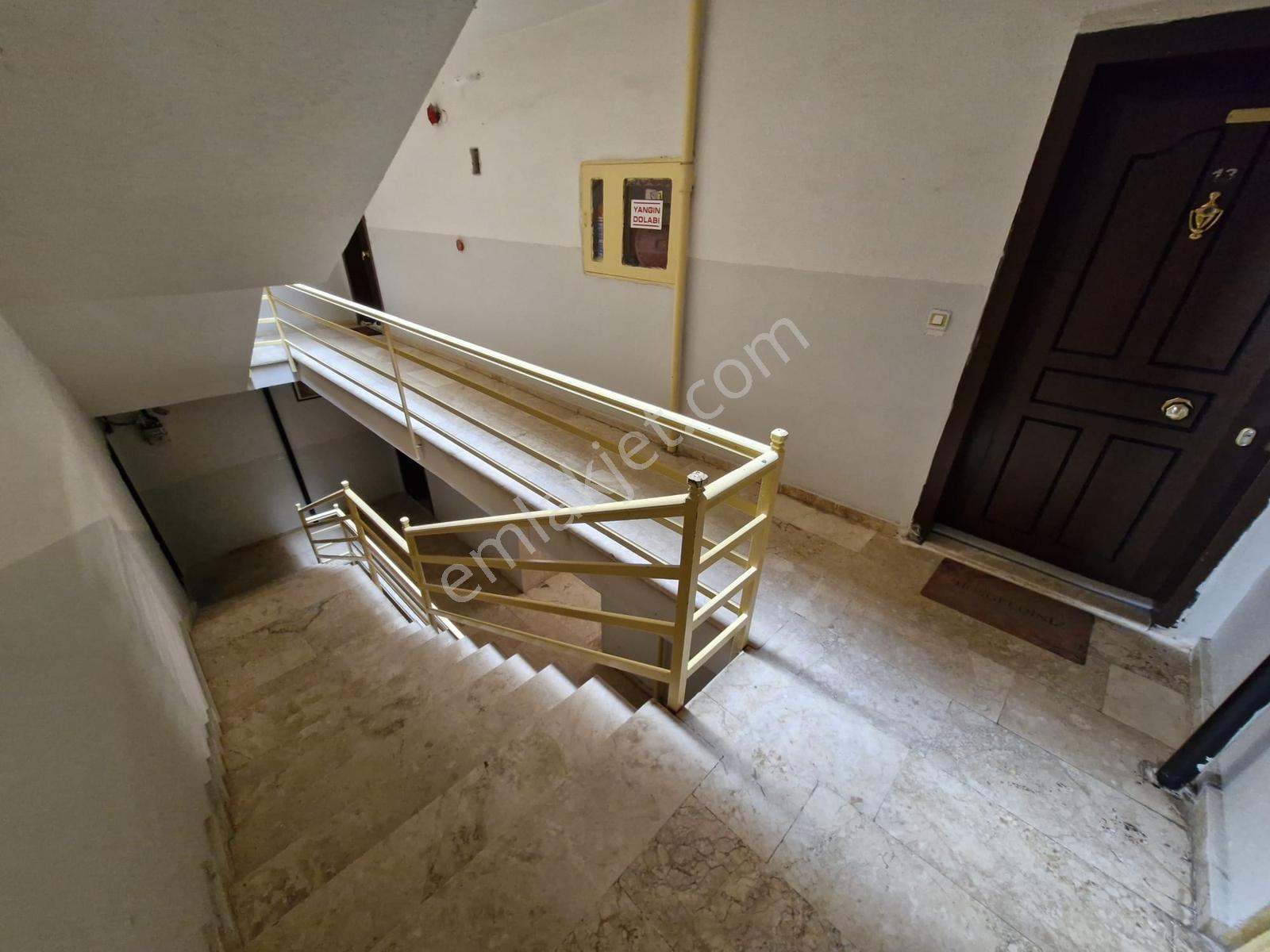 Cengizhan Mahallesi 860.sokakta Oturuma Hazır Temiz Kiralık 3+1 - Görsel 15