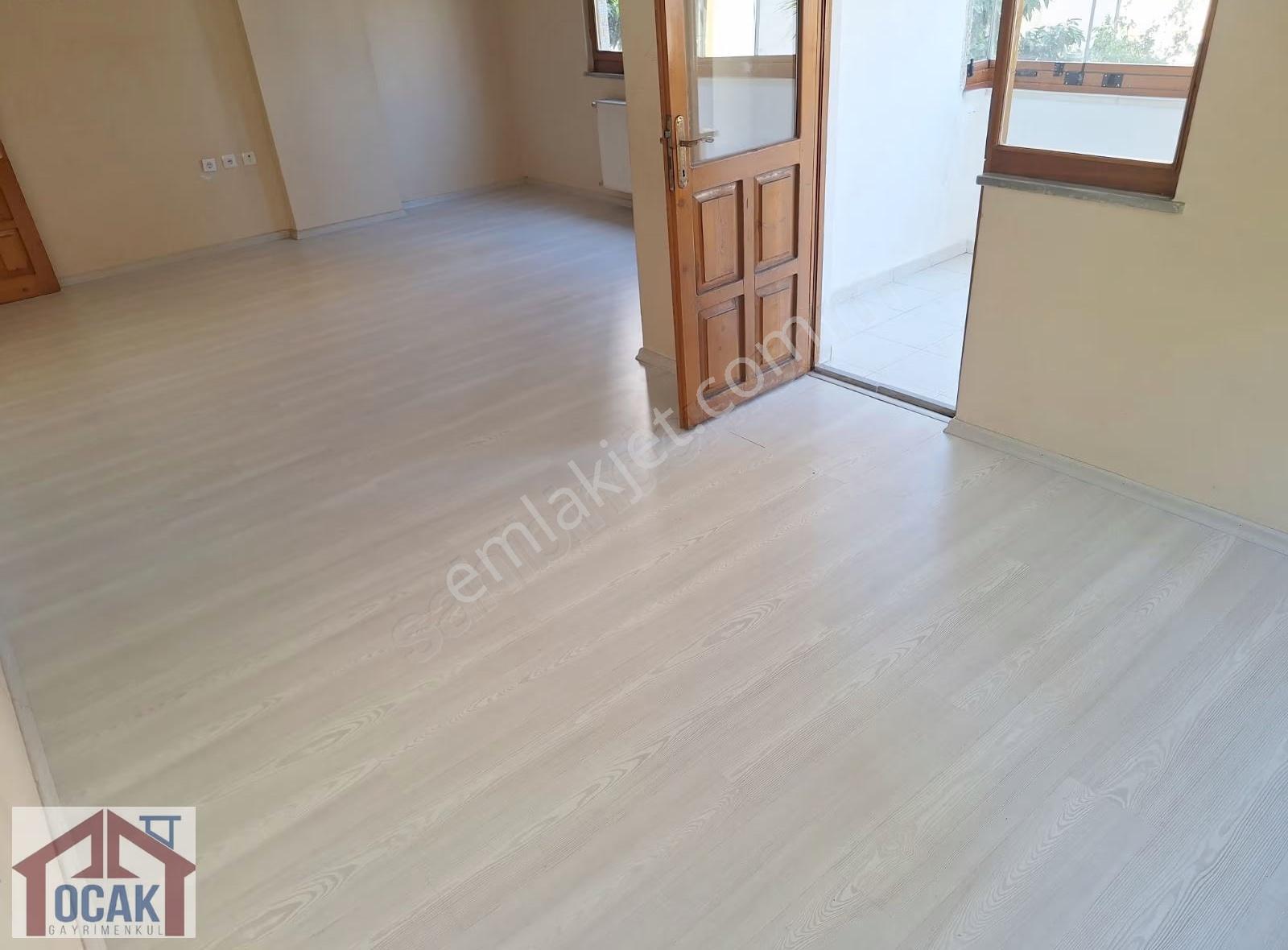 Söğütlü Mah. Merkez Hat Üzerinde Kiralık Daire Aile Apartmanında - Görsel 15