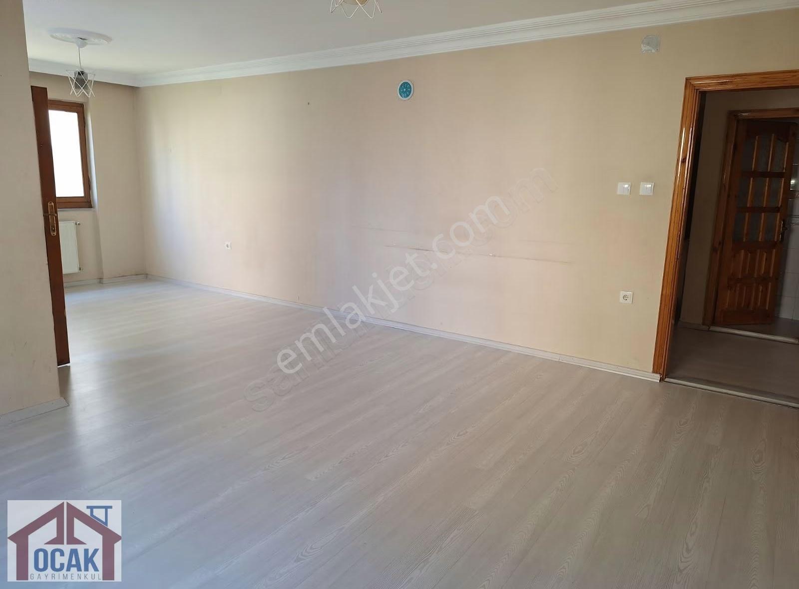 Söğütlü Mah. Merkez Hat Üzerinde Kiralık Daire Aile Apartmanında - Görsel 7