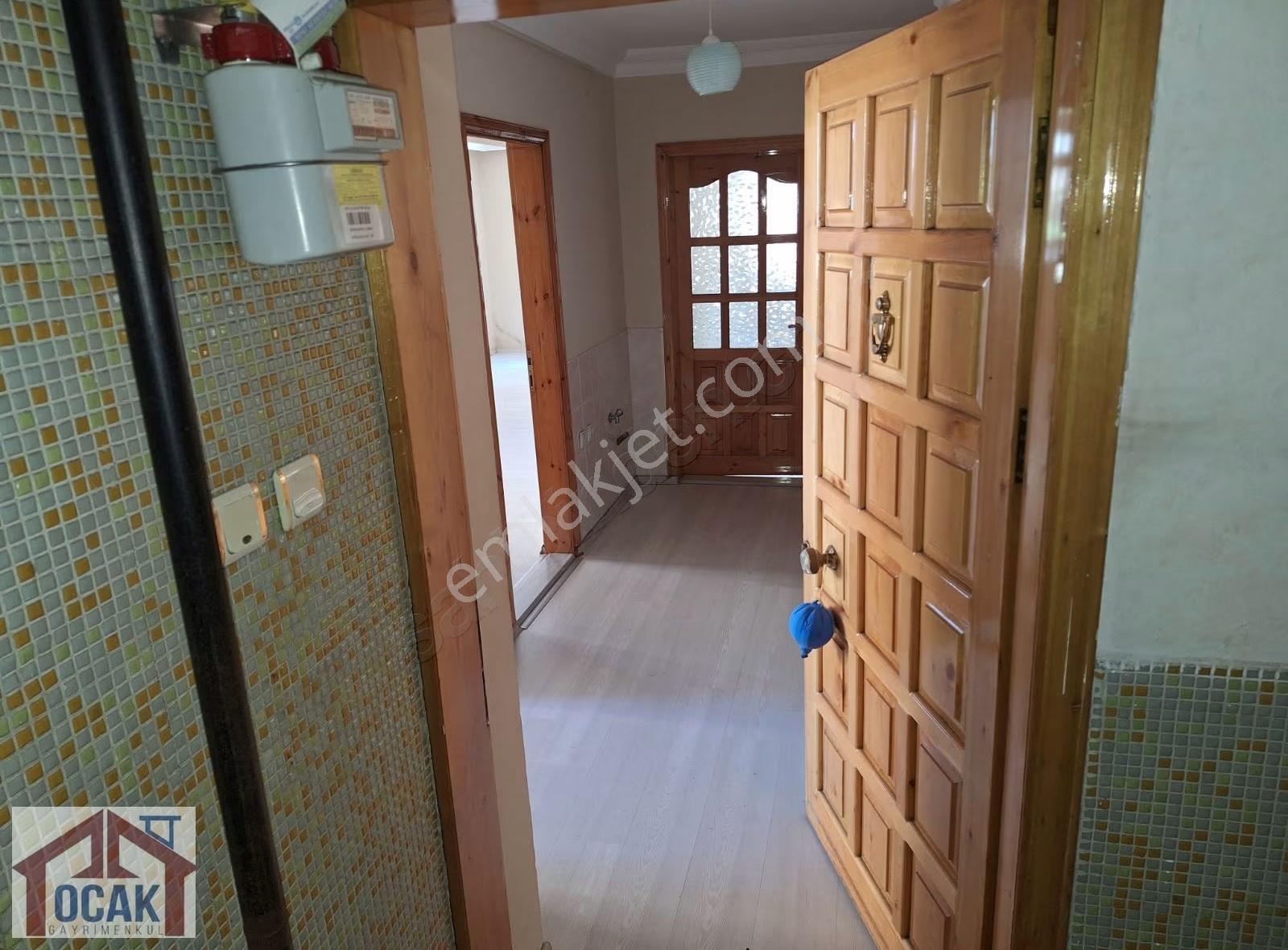 Söğütlü Mah. Merkez Hat Üzerinde Kiralık Daire Aile Apartmanında - Görsel 33