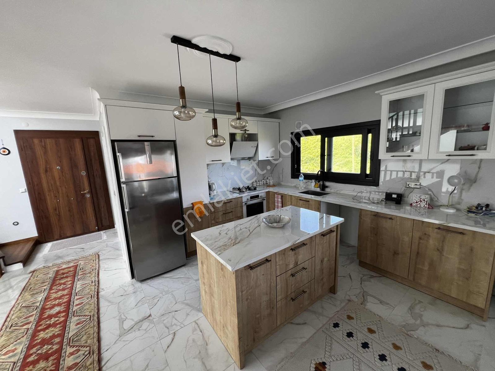 Remax Anka'dan Karacaköy'de Kiralık Deniz Manzaralı 3 Katlı Ev - Görsel 12
