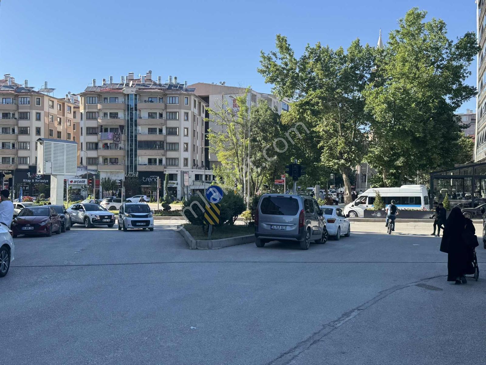 Van Yapı Emlak'tan En İşlek Lokasyonunda Dükkan