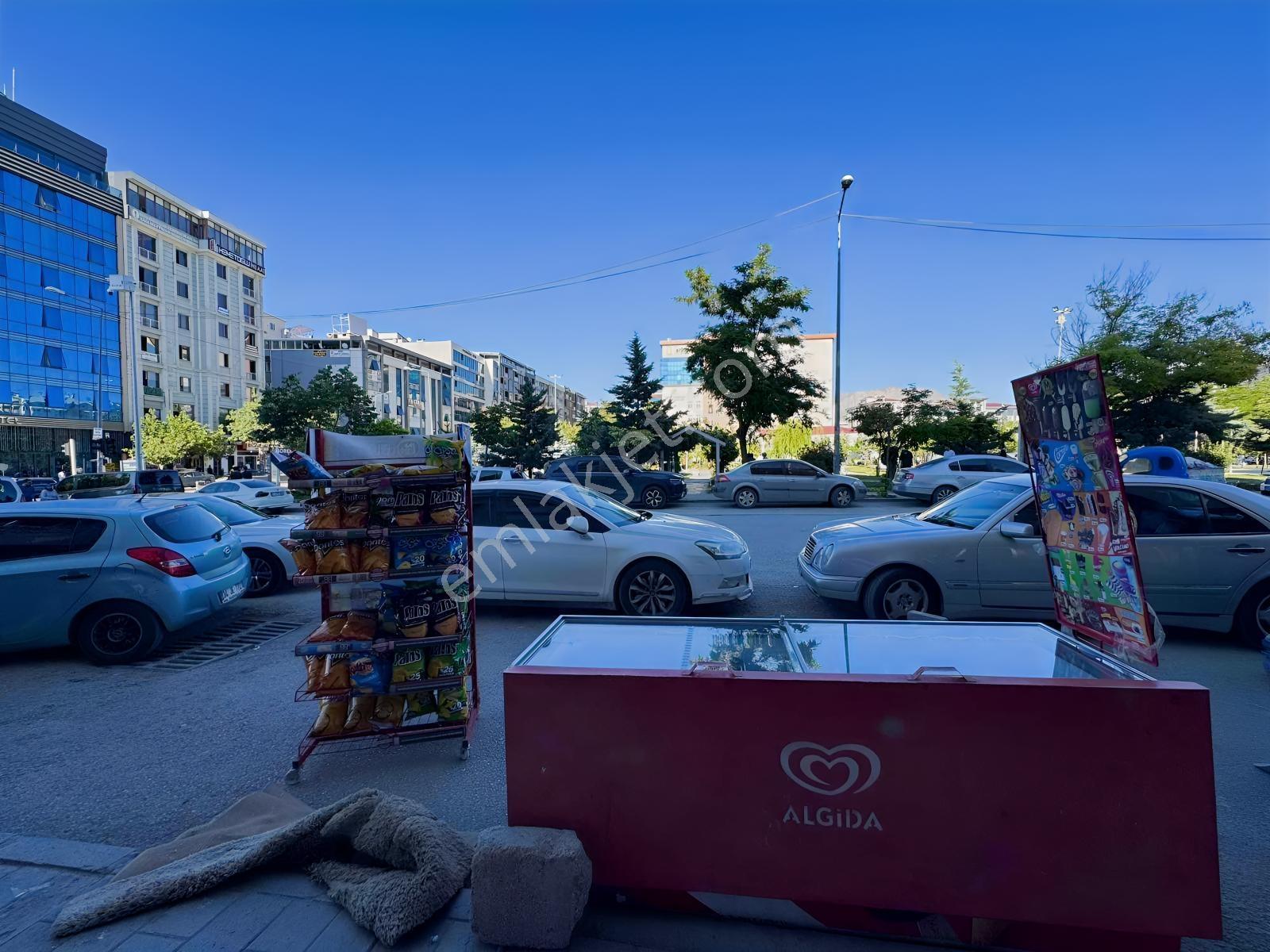 Van Yapı Emlak'tan En İşlek Lokasyonunda Dükkan - Görsel 13