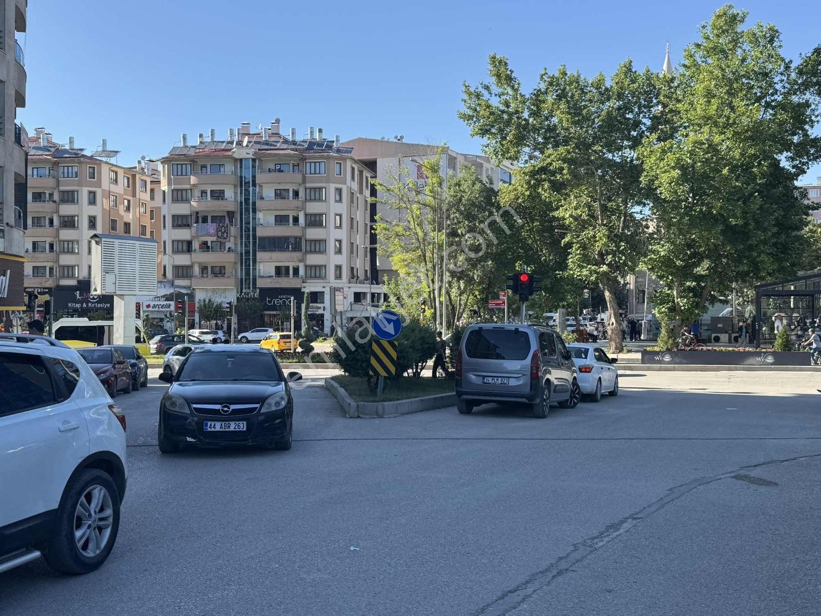 Van Yapı Emlak'tan En İşlek Lokasyonunda Dükkan - Görsel 5