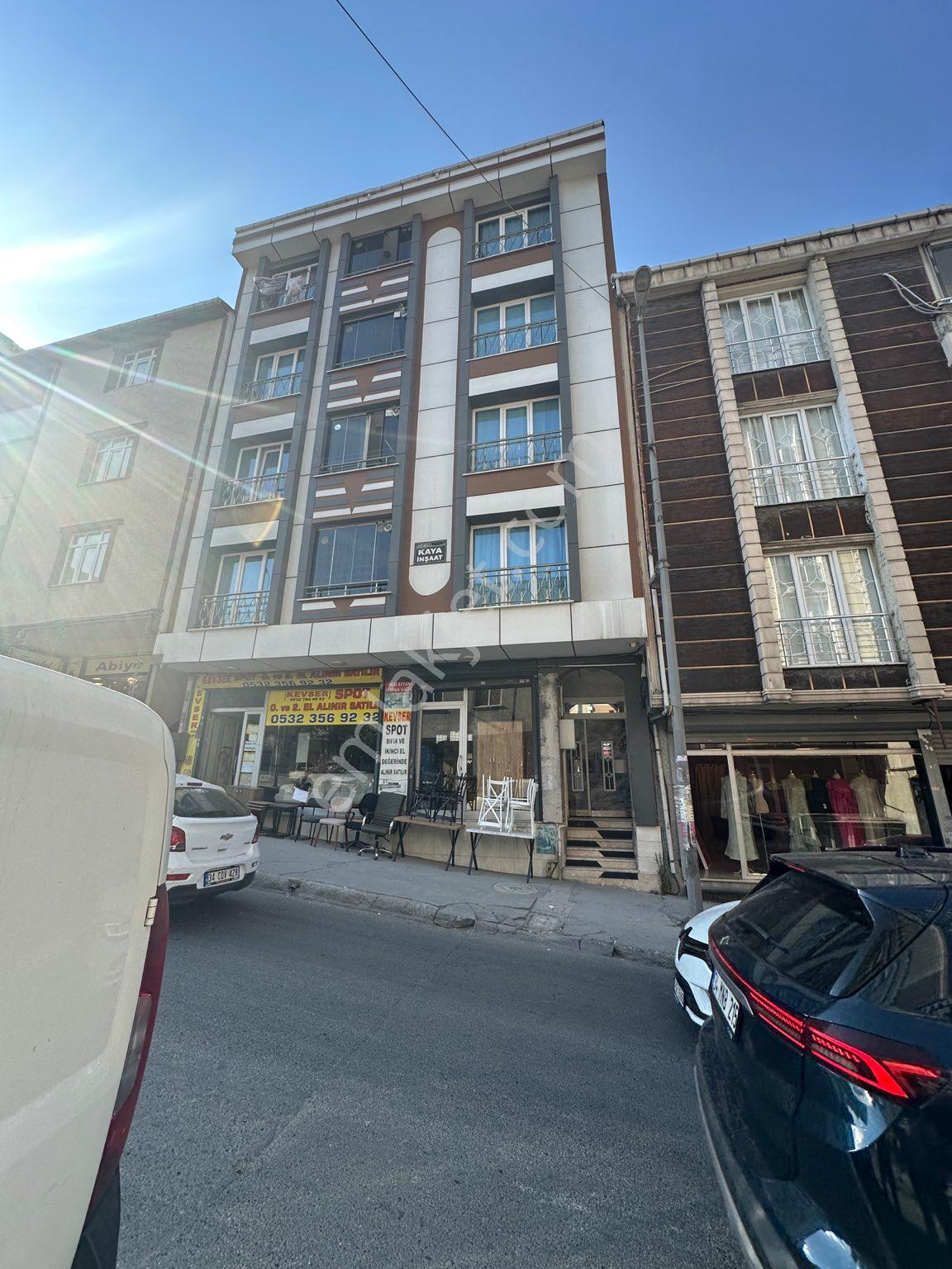 Esenyurt Yunusemre Mahallesinde Cadde Üzeri 3+1