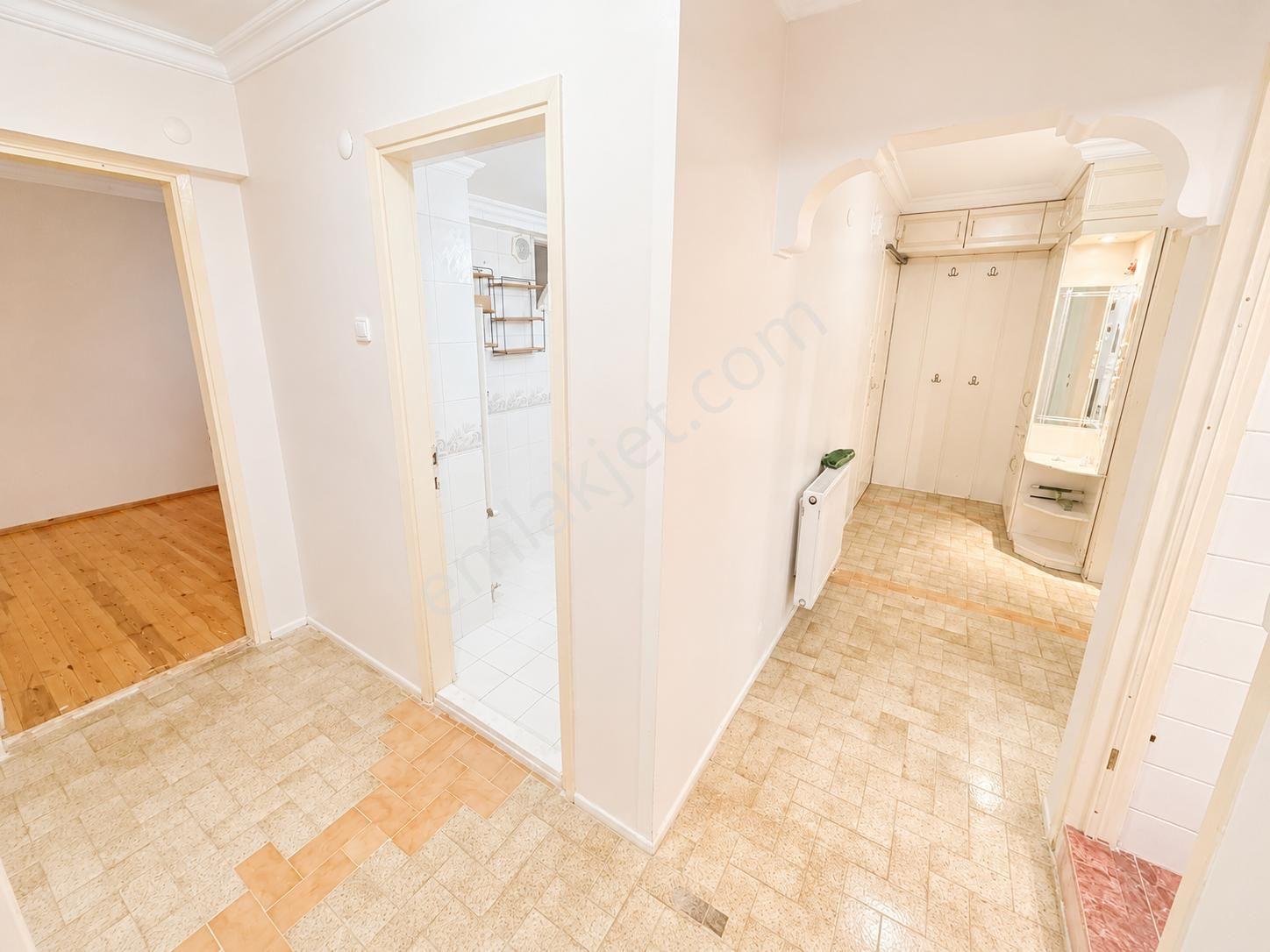 Göztepe Metro İzmir Katip Çelebi Hastanesi Otoparklı Arakat Kiralık Daire 3+1 - Görsel 12