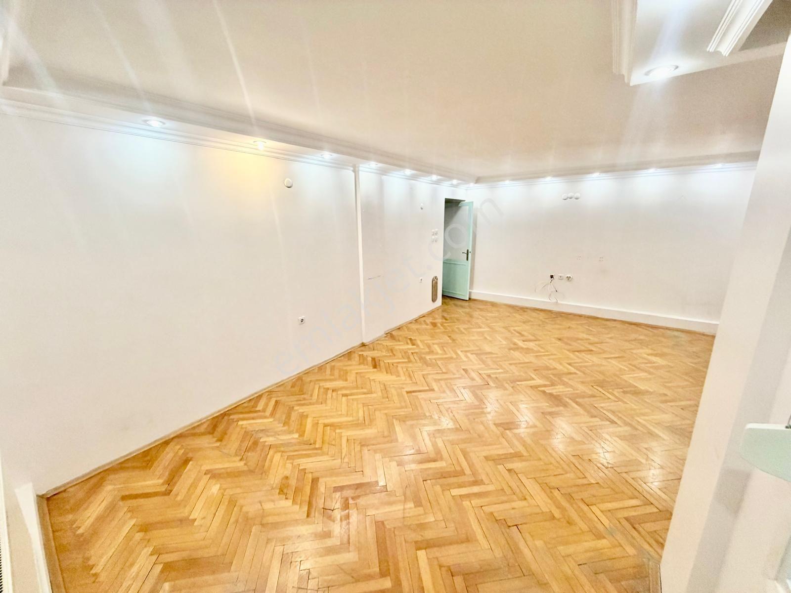 Göztepe Metro İzmir Katip Çelebi Hastanesi Otoparklı Arakat Kiralık Daire 3+1 - Görsel 8