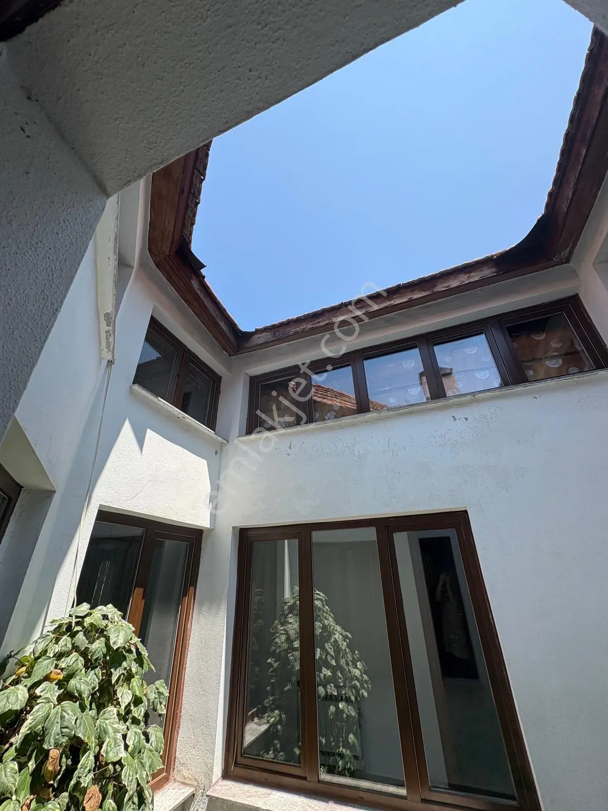 Altınova Profesörler Sitesinde İçi Yenilenmiş Villa - Görsel 5
